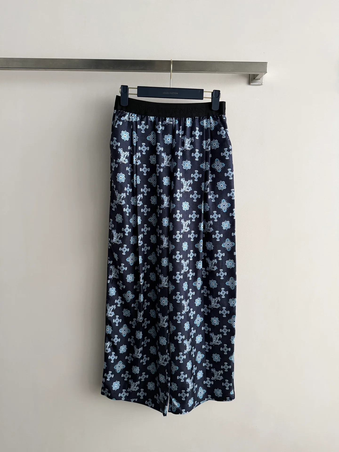 Брюки Женские Louis Vuitton 11880130