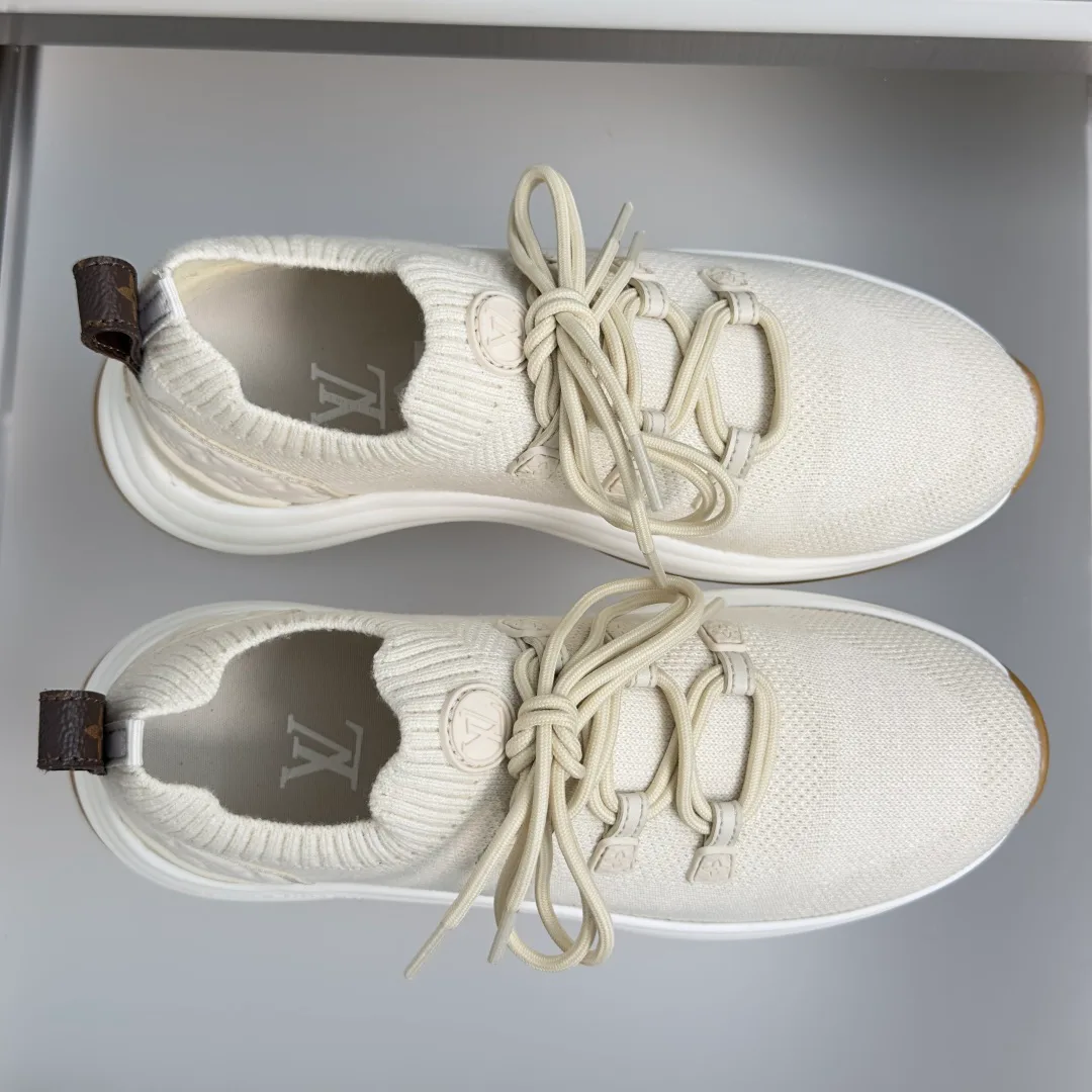 Кроссовки Женские Louis Vuitton 17950526
