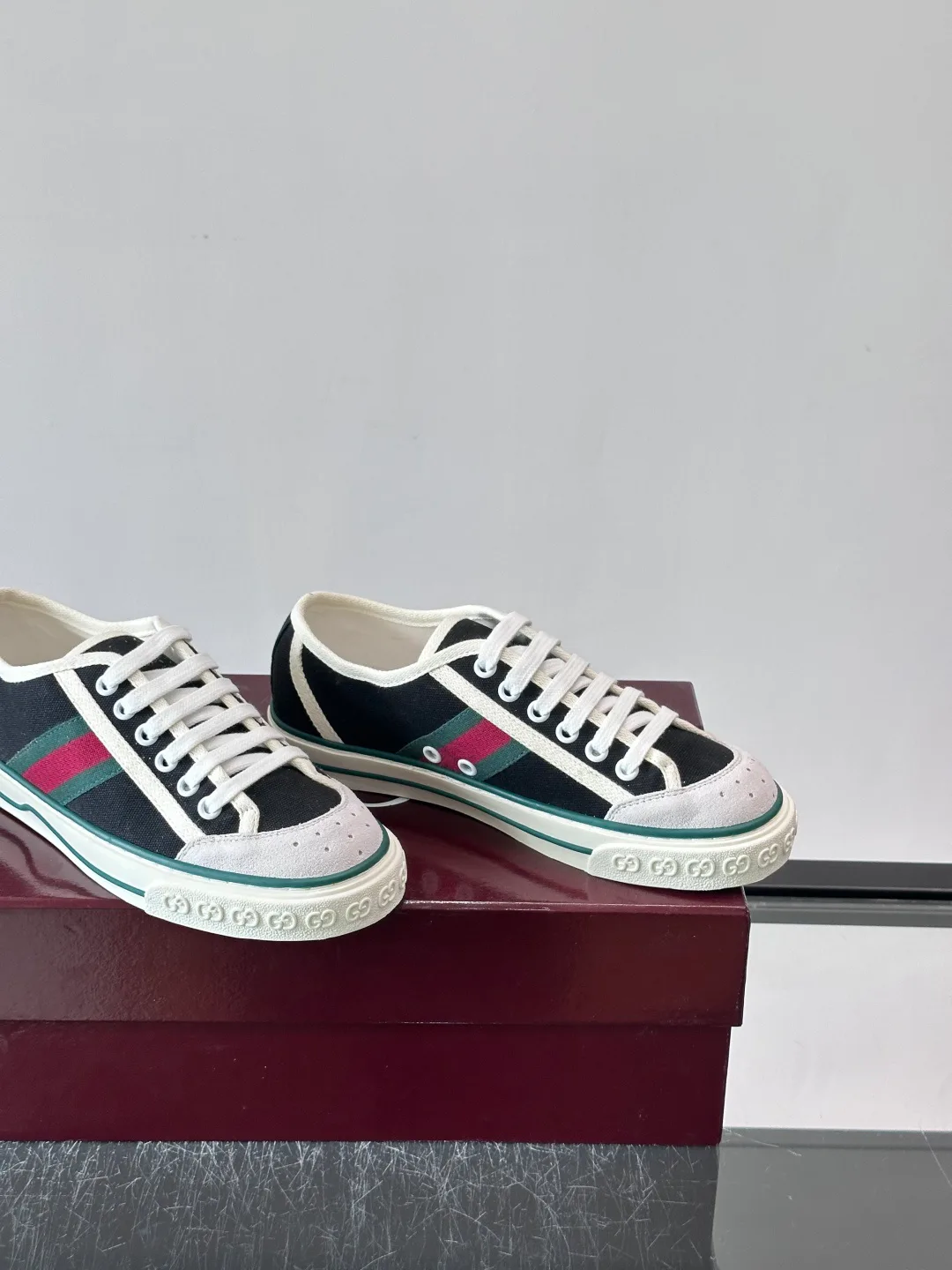 Кроссовки Женские Gucci 17941060
