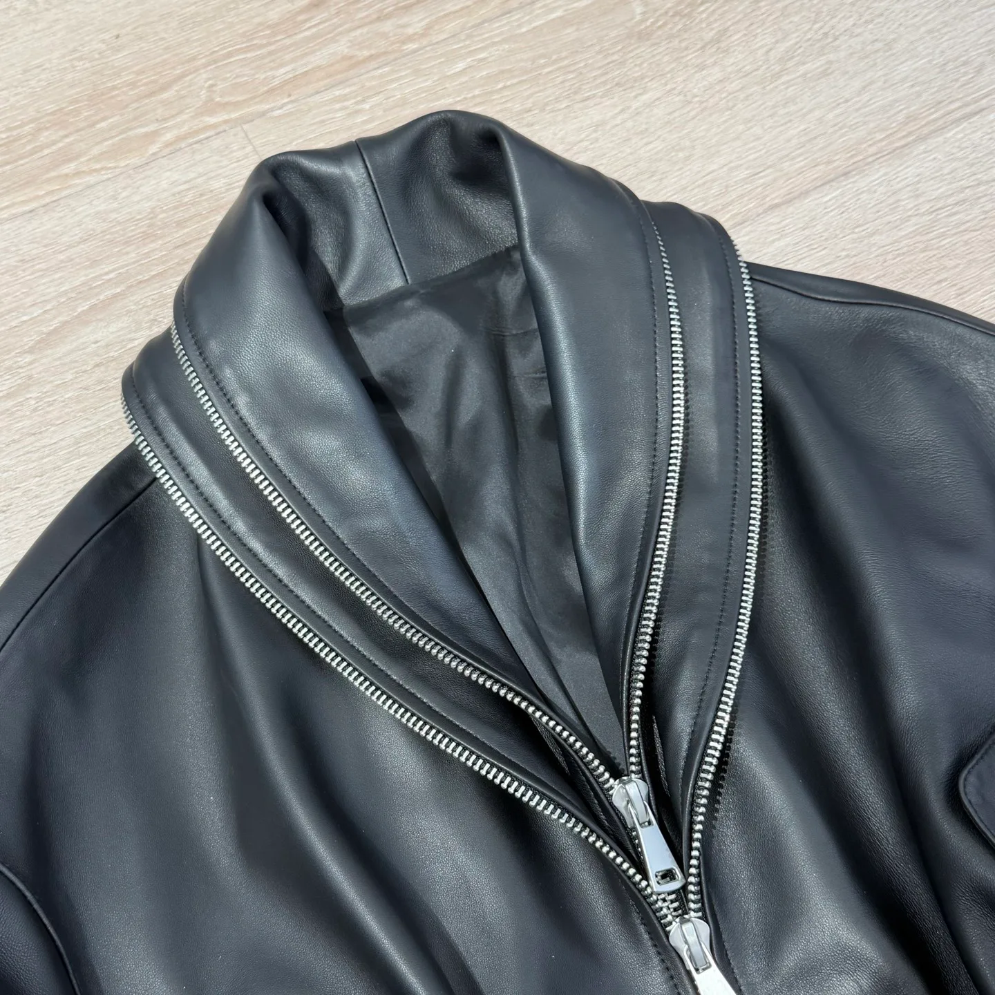 Кожаные Куртки И Дублёнки Женские Givenchy 13132566
