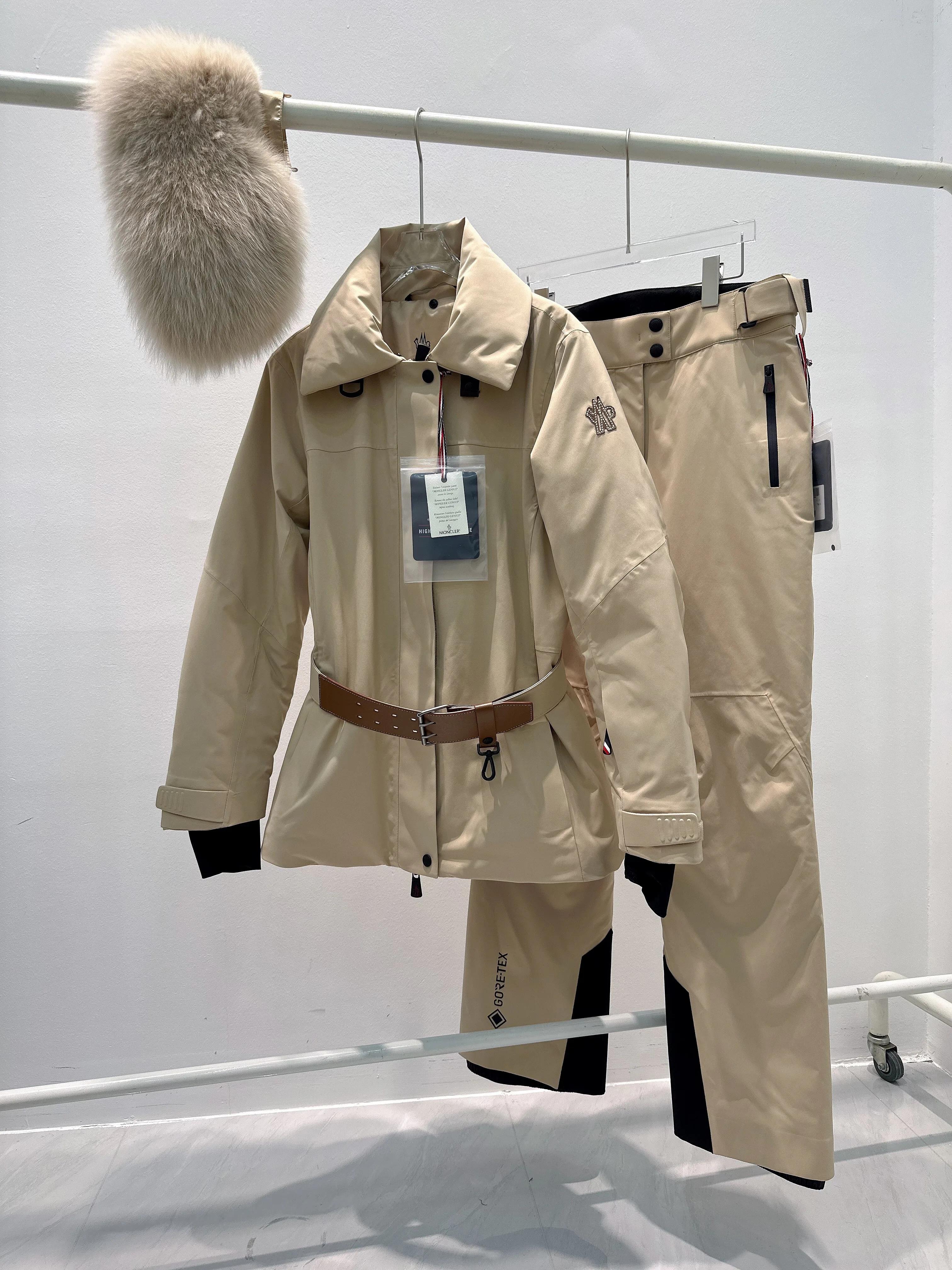 Куртки И Пуховики Женские Moncler 18710240
