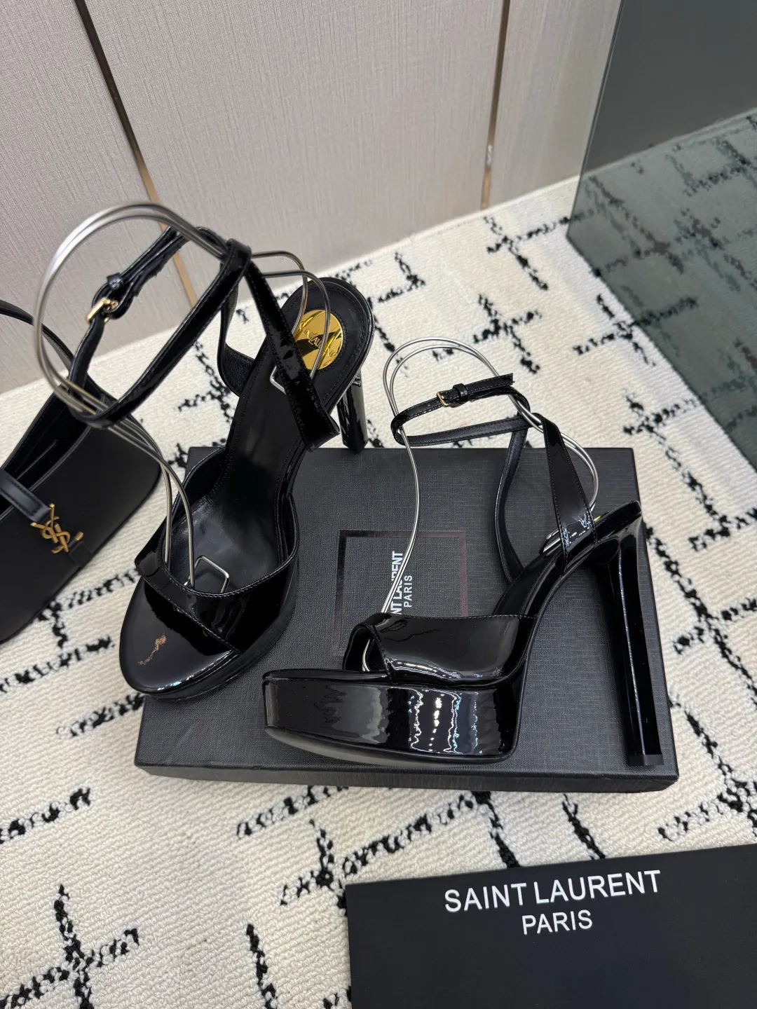 Босоножки Женские Saint Laurent 18049024