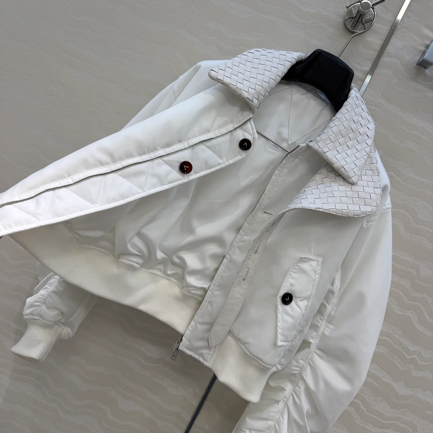Куртки И Пуховики Женские Bottega Veneta 18501584