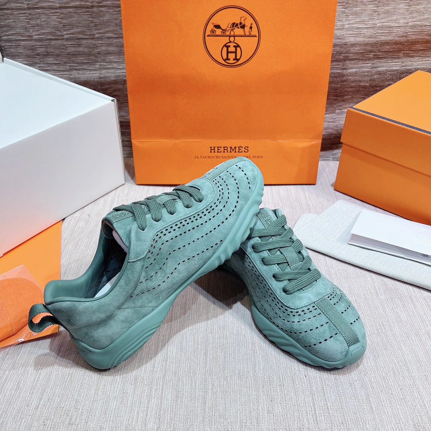 Кроссовки Женские Hermes 17749566