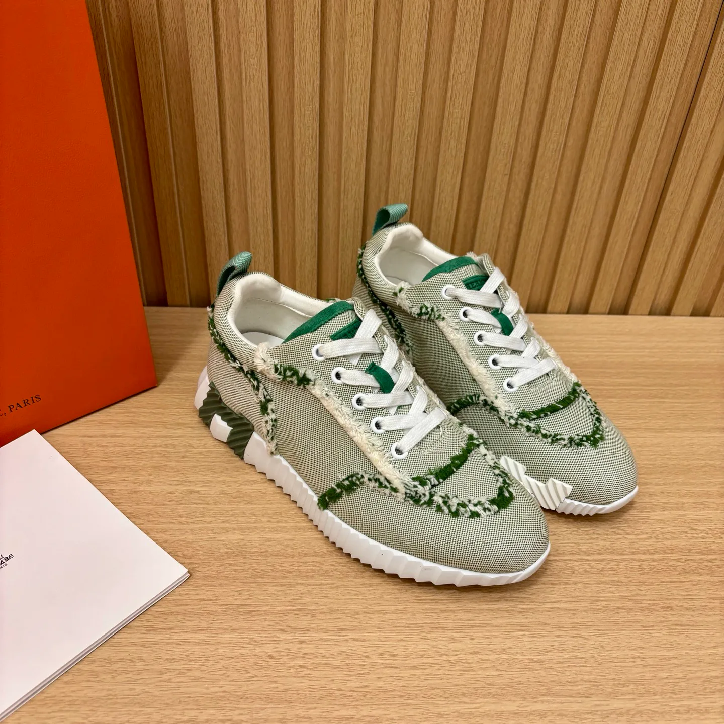 Кроссовки Женские Louis Vuitton 18387023