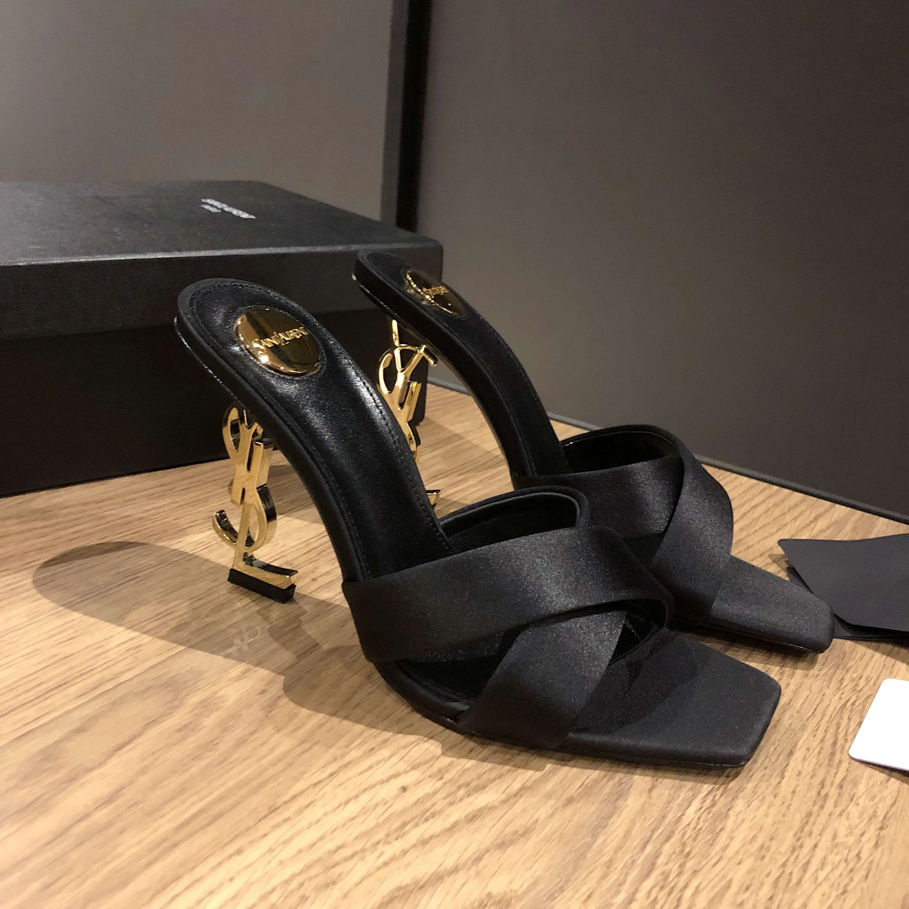 Босоножки Женские Saint Laurent 11220500