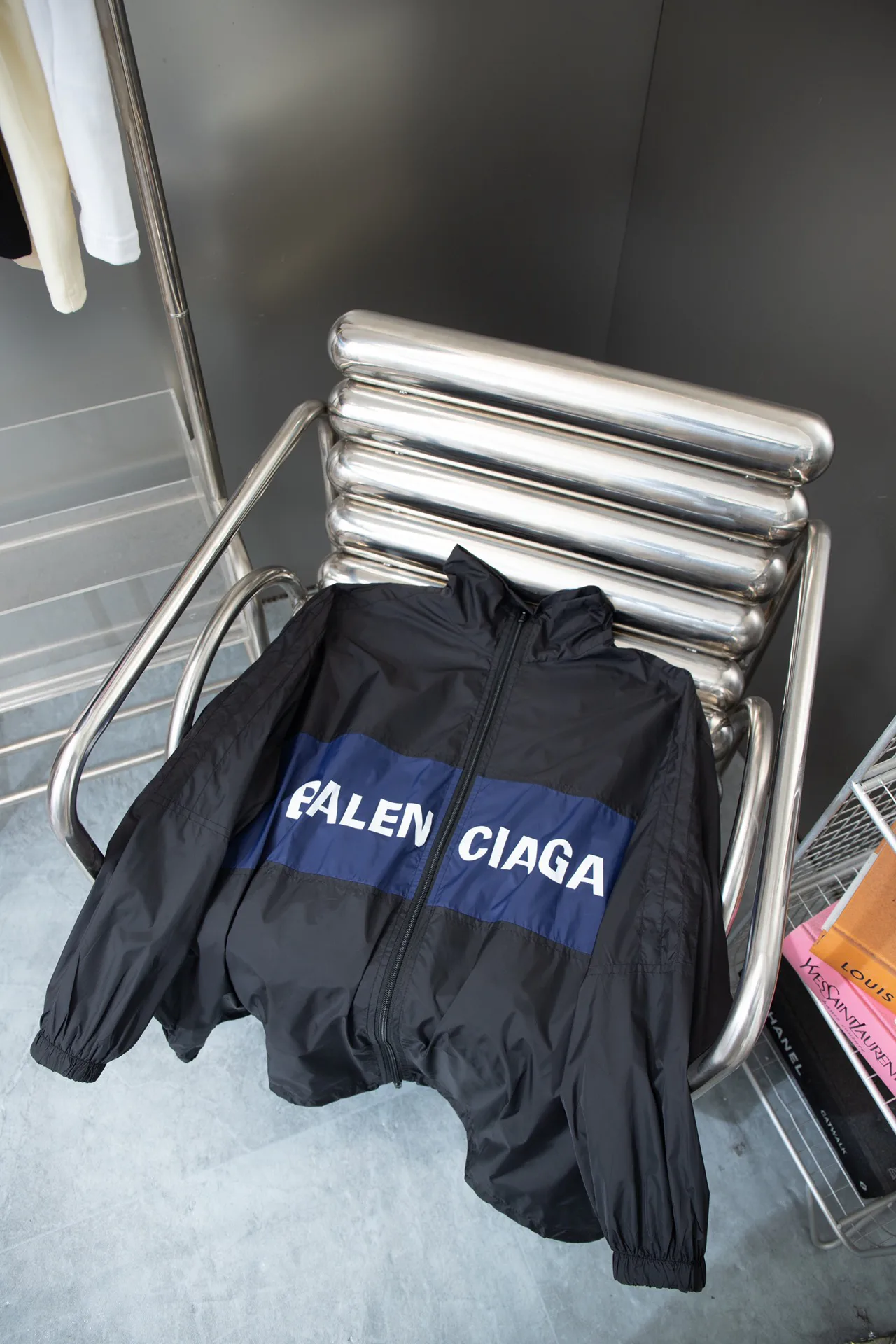 Куртки Женские Balenciaga Куртки Женские Balenciaga