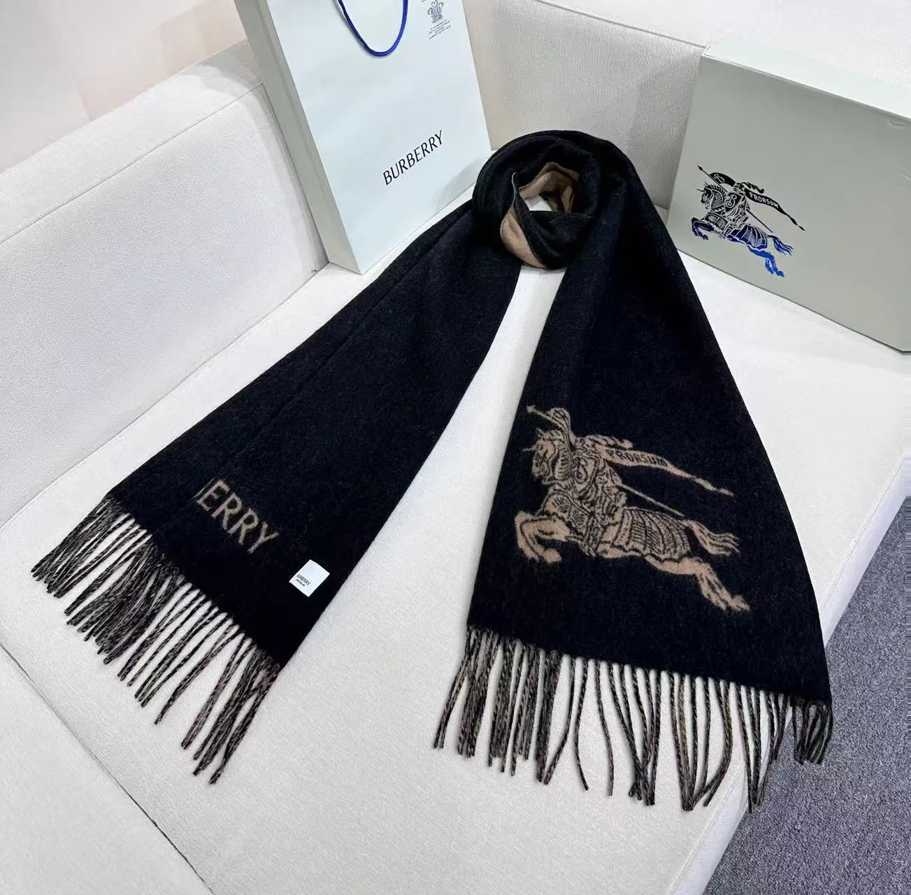 Шарфы Burberry 18627206