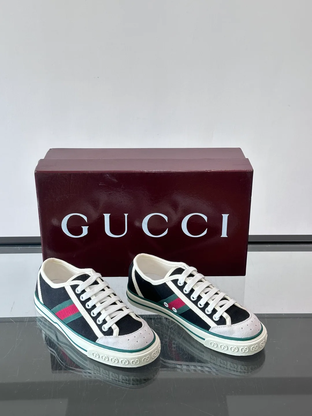 Кроссовки Женские Gucci 17941060