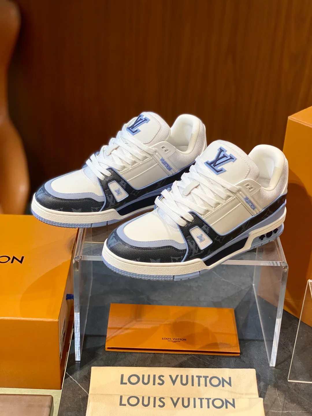 Кроссовки Женские Louis Vuitton 10471764