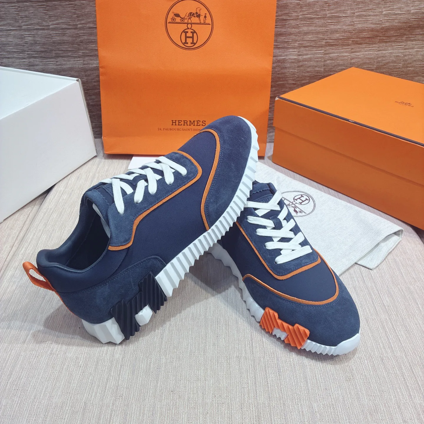 Кроссовки Женские Hermes 17977063