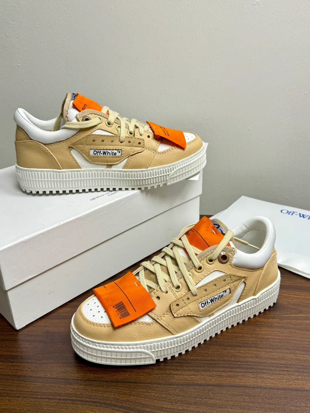 Кроссовки Женские Off-White 18961470