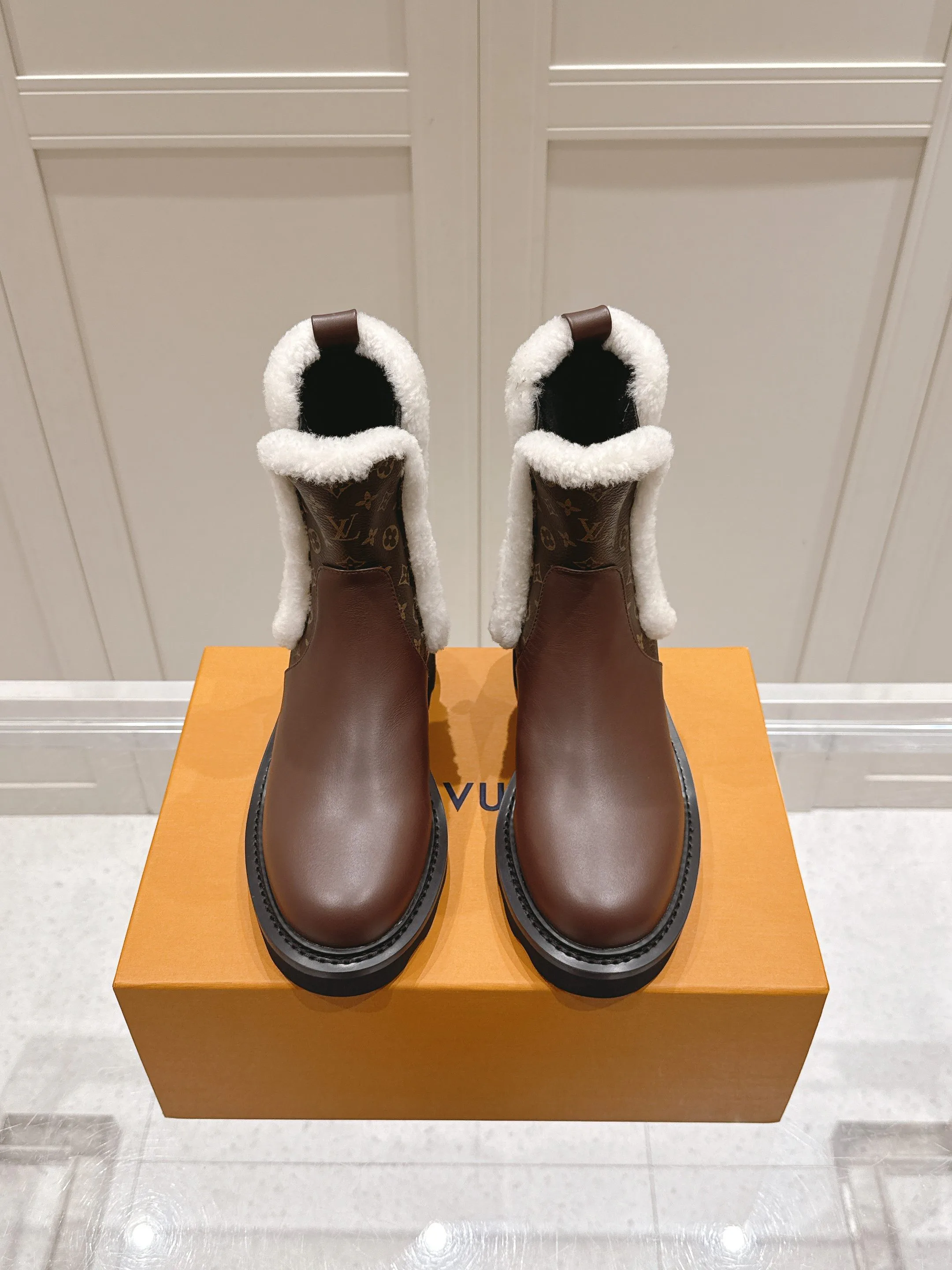 Ботинки Женские Louis Vuitton 1284610