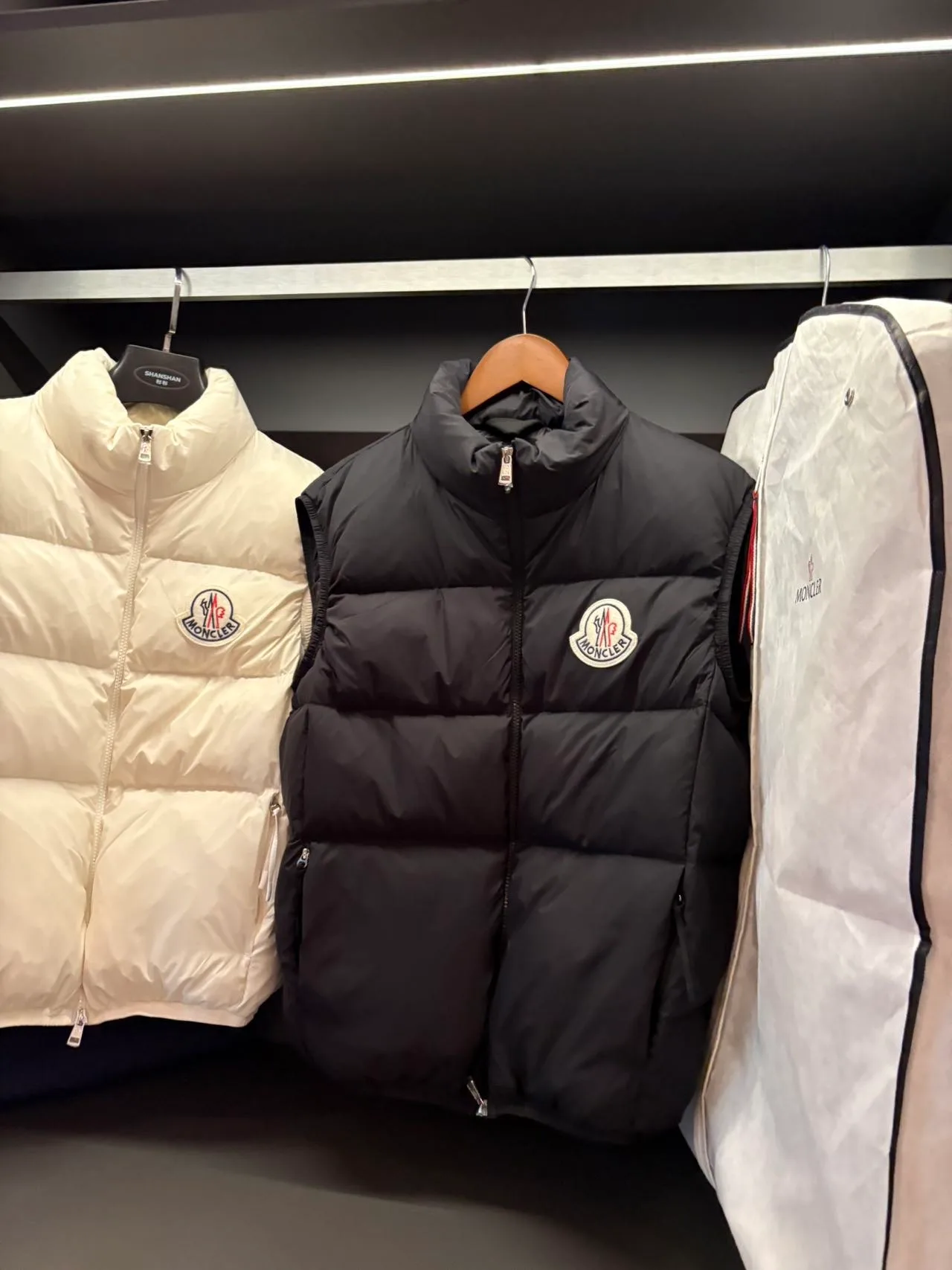 Жилеты Женские Moncler 17942216