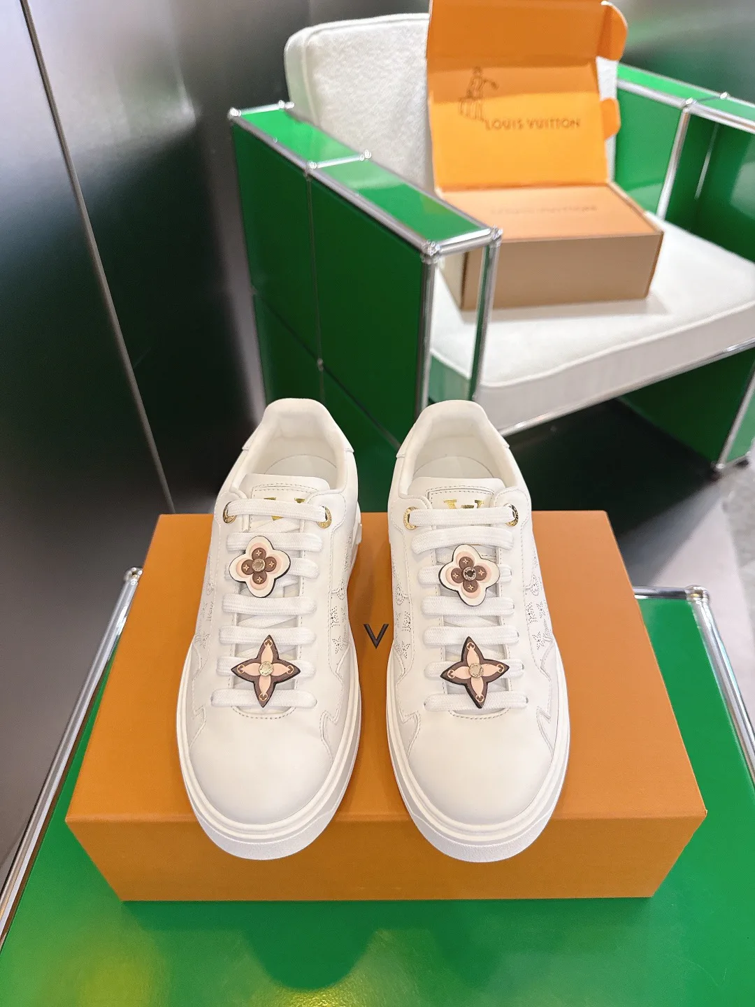 Кроссовки Женские Louis Vuitton 18677718