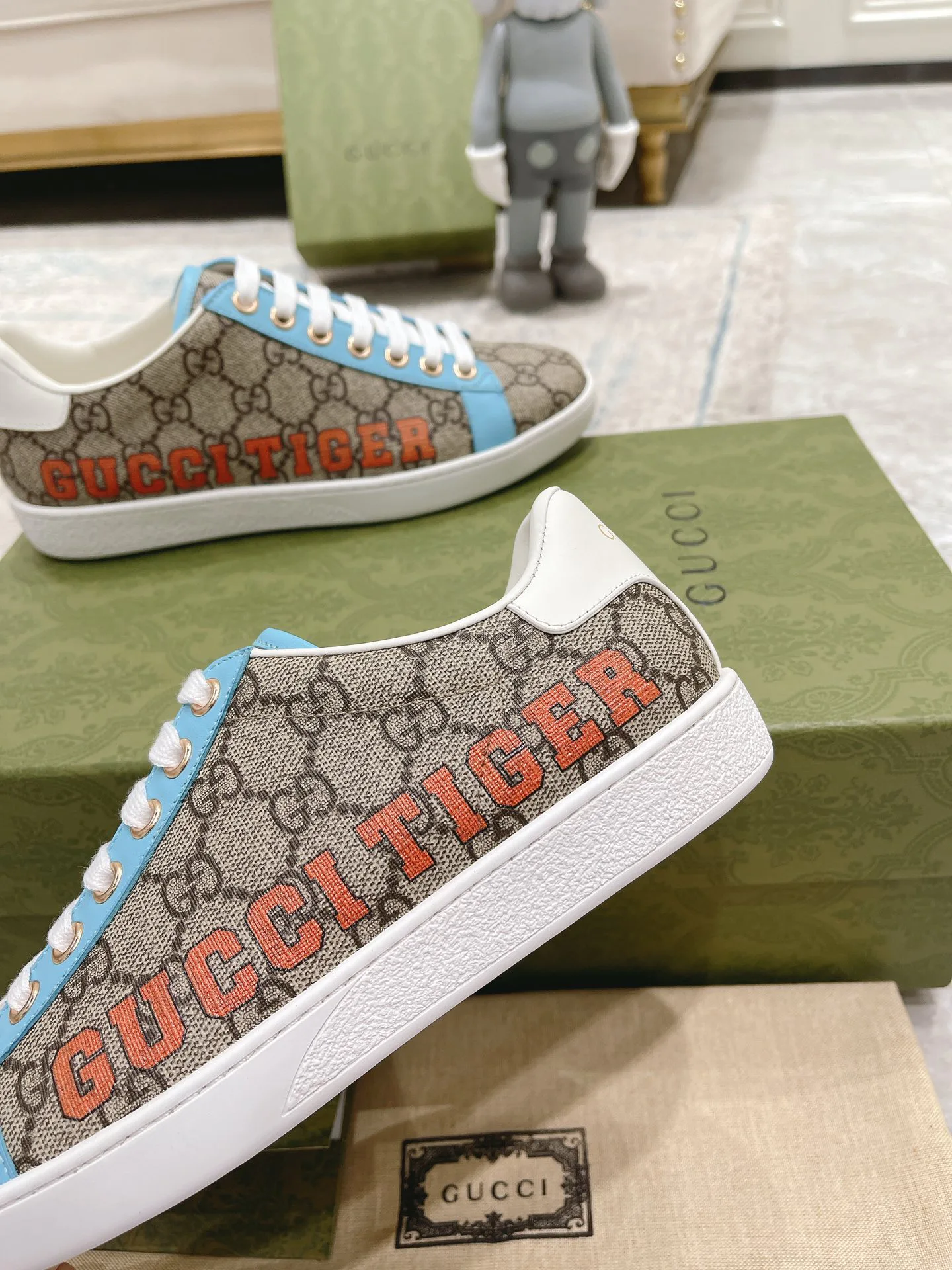 Кроссовки Женские Gucci 17620409