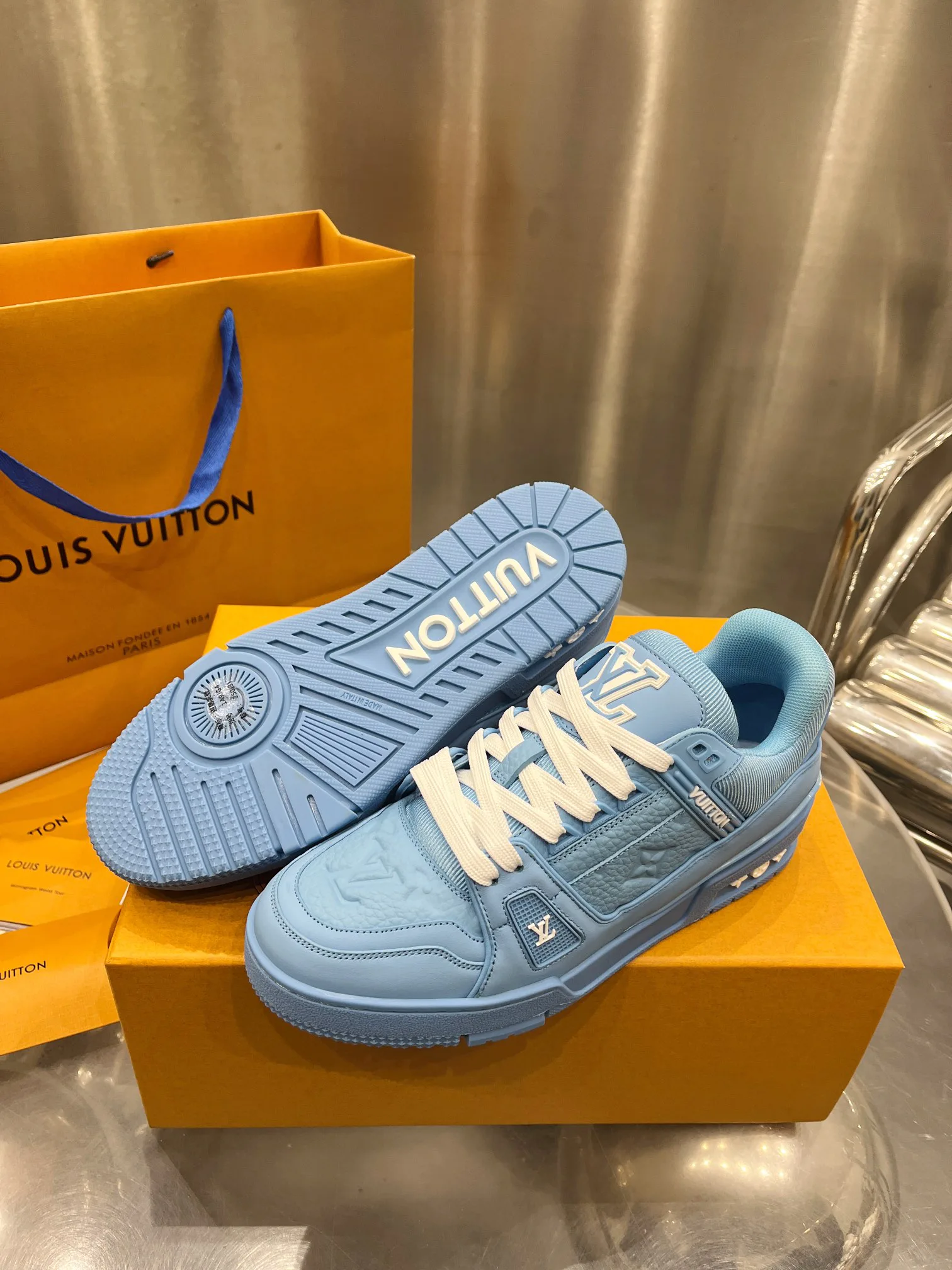 Кроссовки Женские Louis Vuitton 19073378