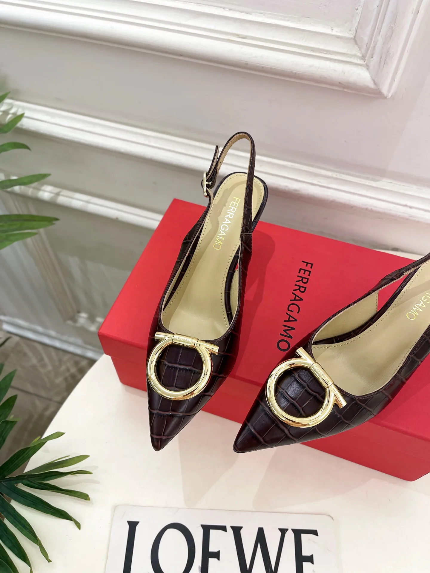 Босоножки Женские Salvatore Ferragamo 11479933