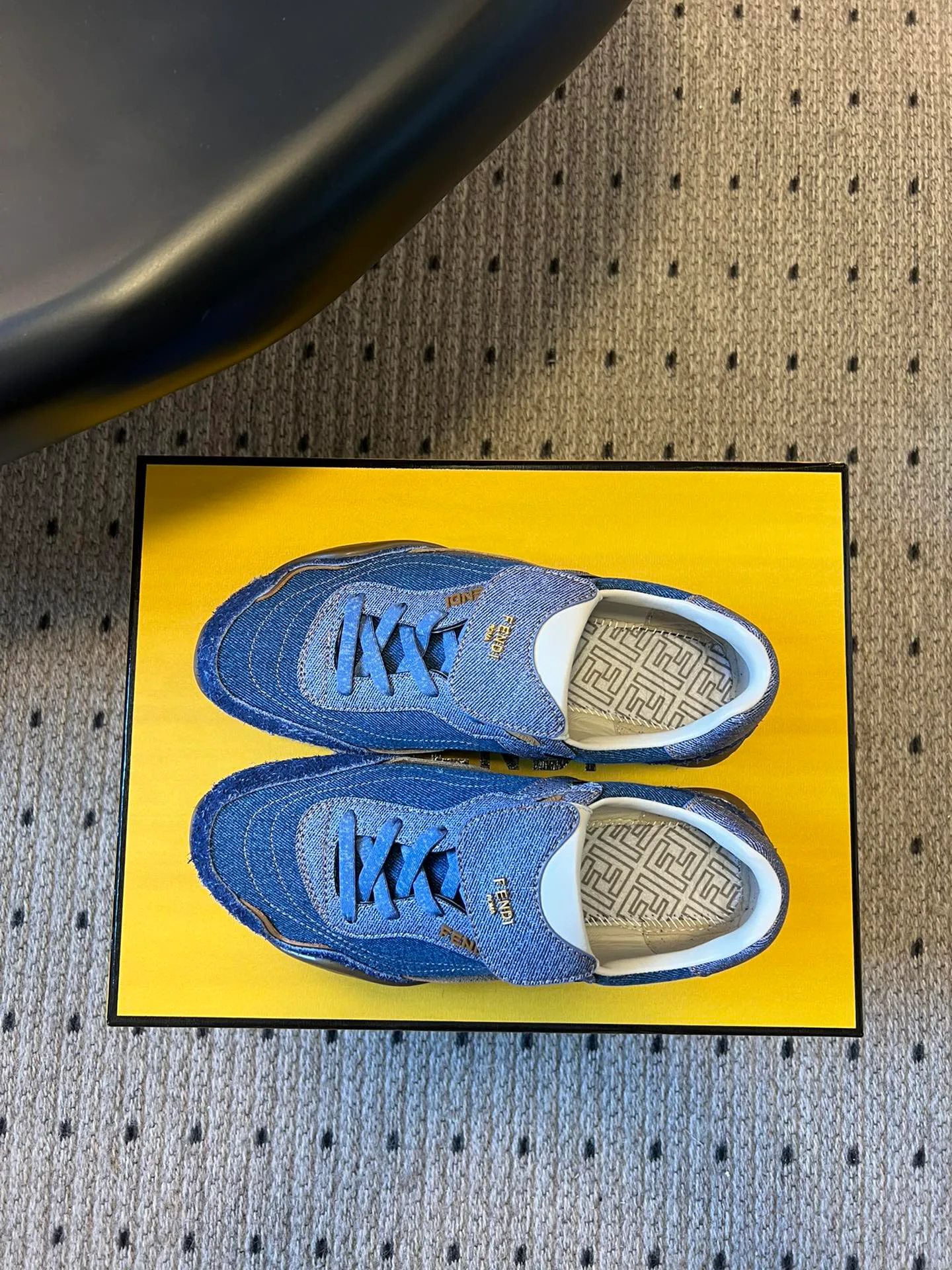 Кроссовки Женские Fendi 228915