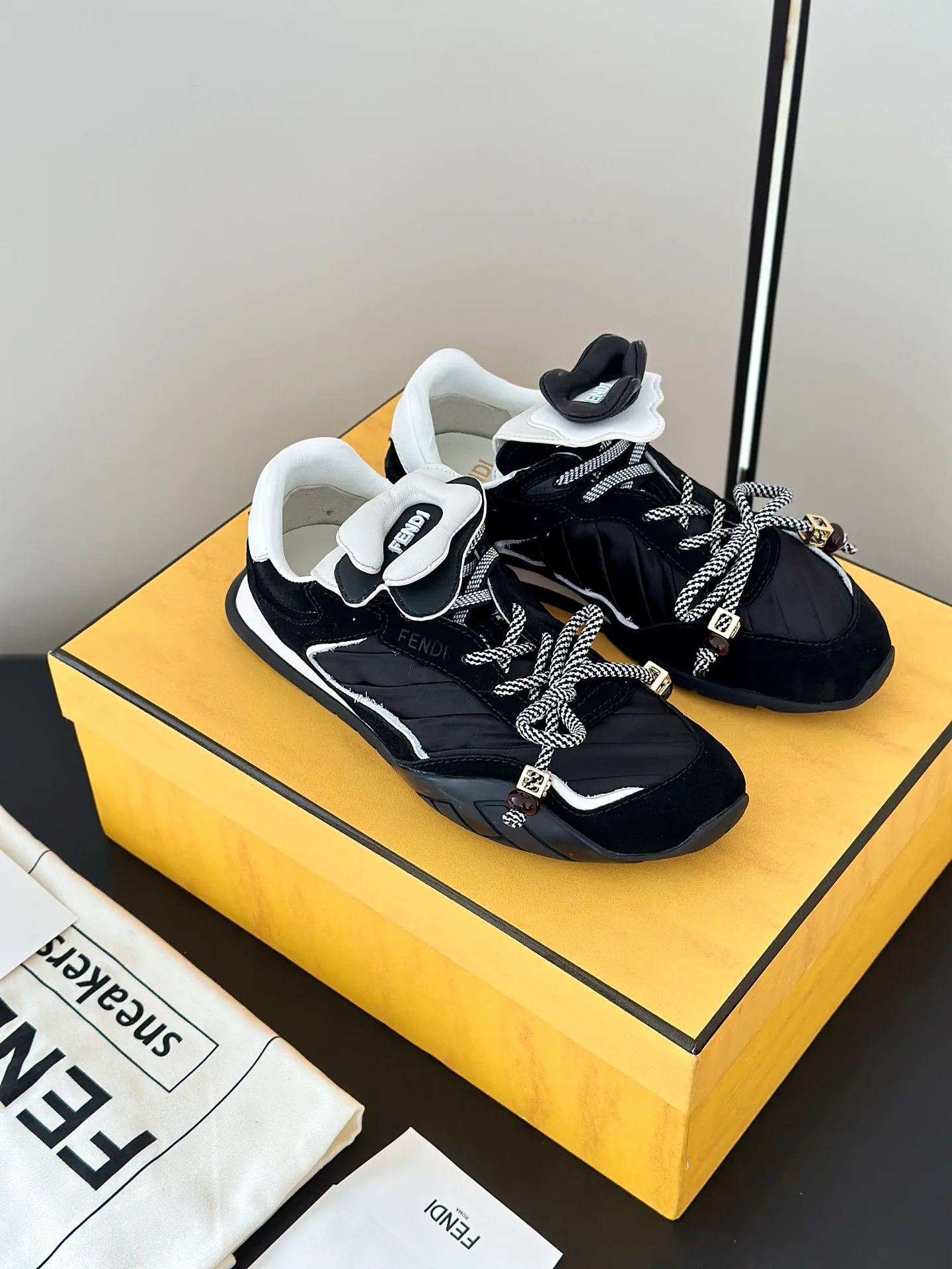 Кроссовки Женские Fendi 11886720