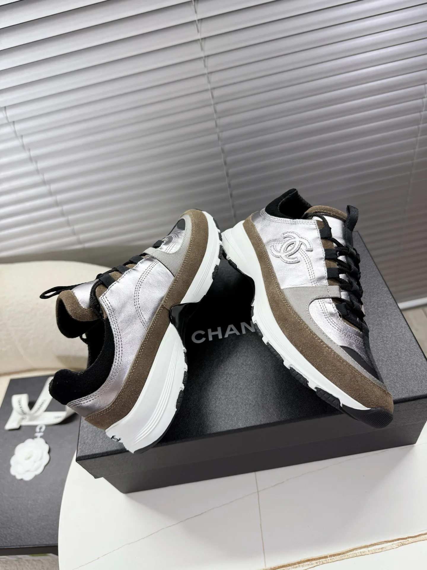 Кроссовки Женские Chanel 18792746