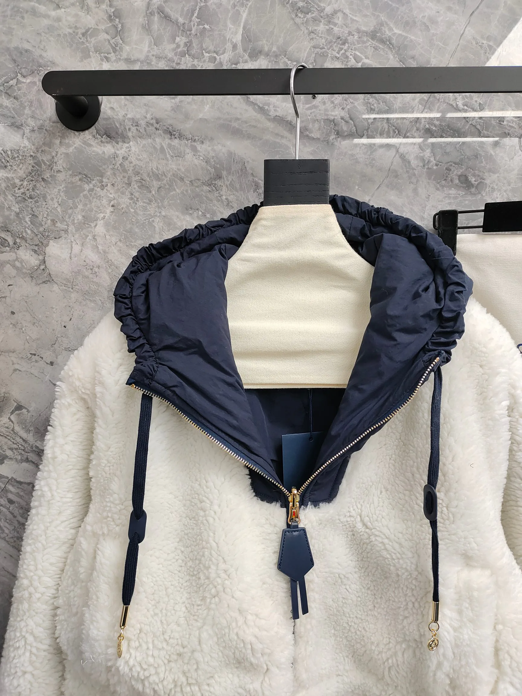 Куртки И Пуховики Женские Louis Vuitton 1276861