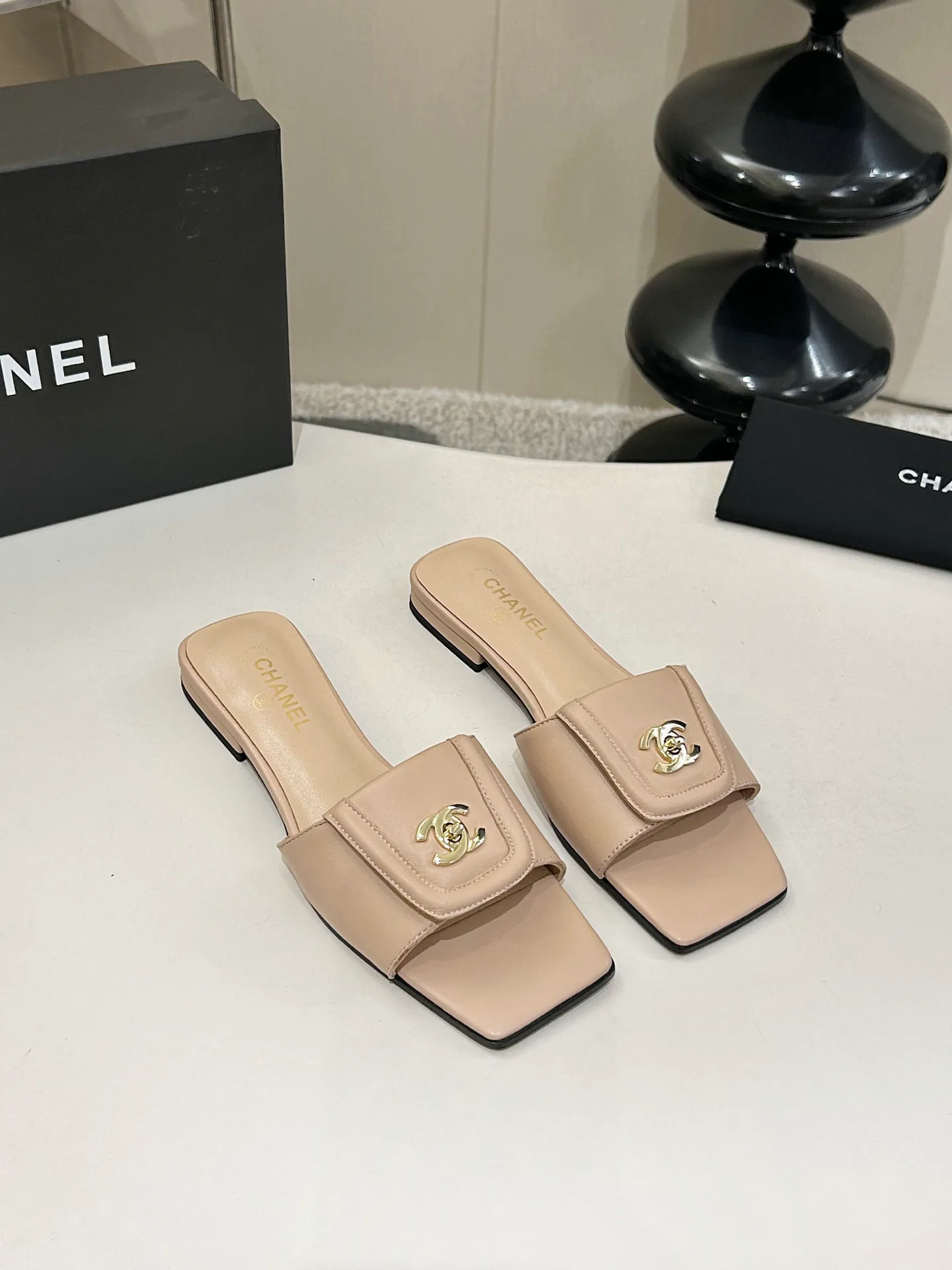 Шлепанцы Женские Chanel 13077793