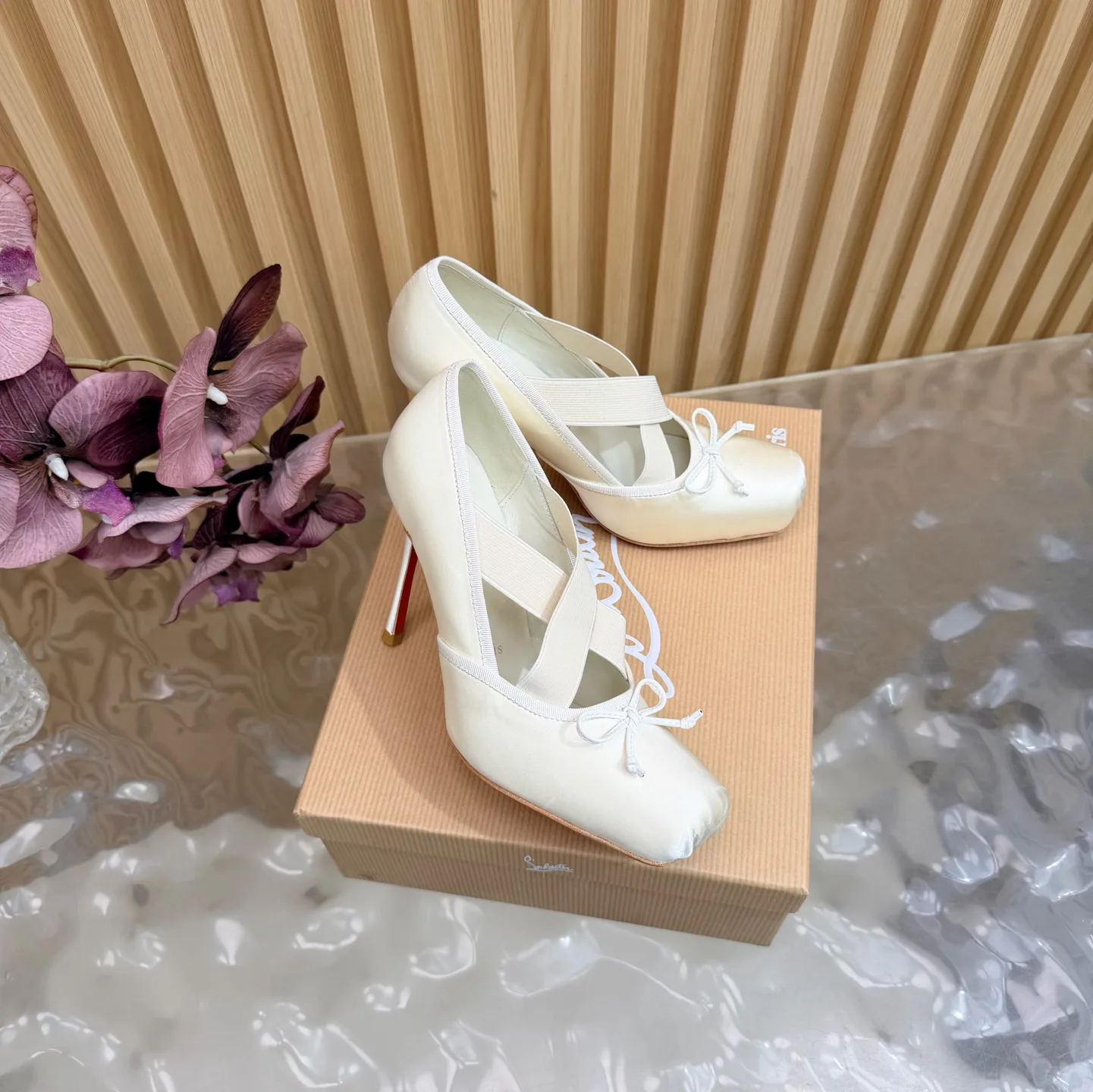 Туфли Женские Christian Louboutin 3901536