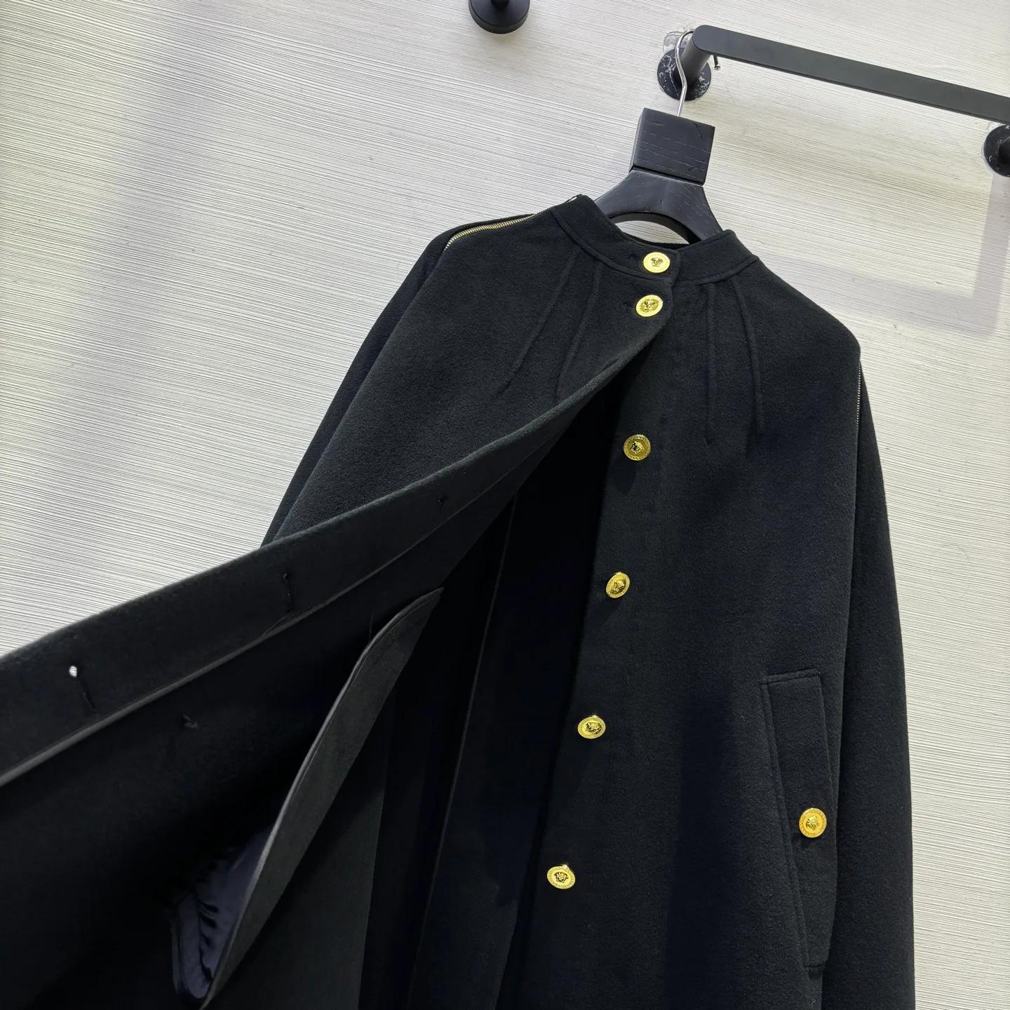 Куртки И Пуховики Женские Versace 562221