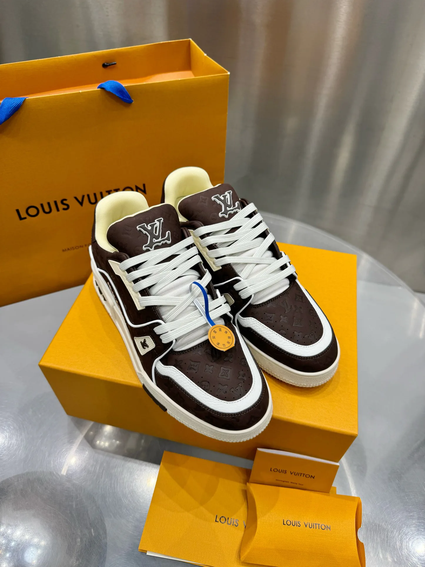Кроссовки Женские Louis Vuitton 19073371