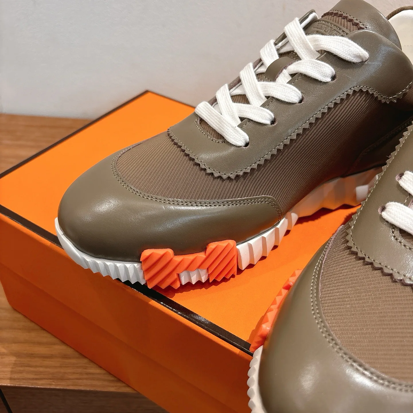Кроссовки Женские Hermes 18729609