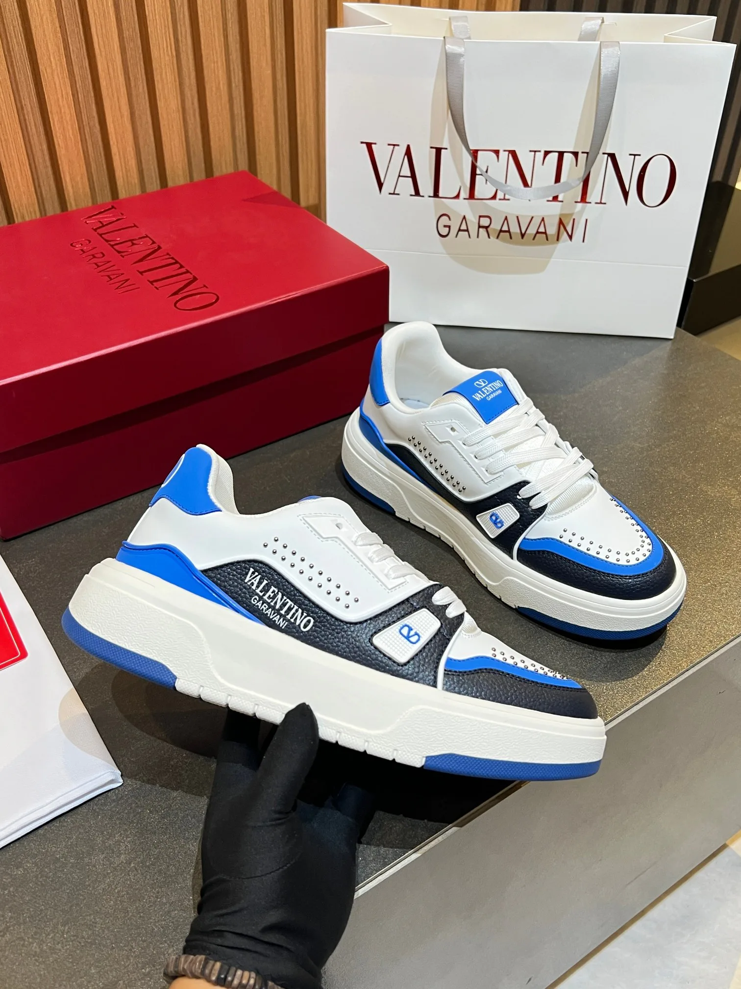Кроссовки Женские Valentino 11575973