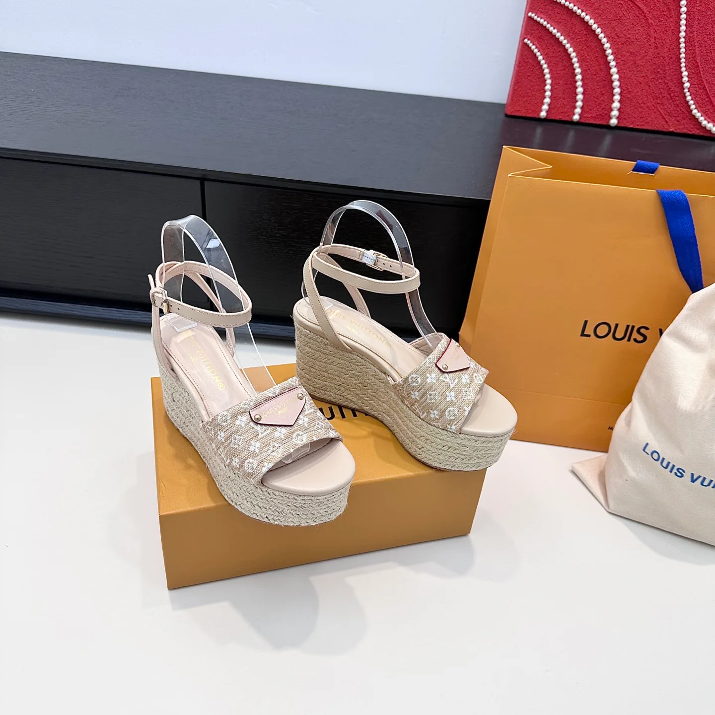 Босоножки Женские Louis Vuitton 11566074
