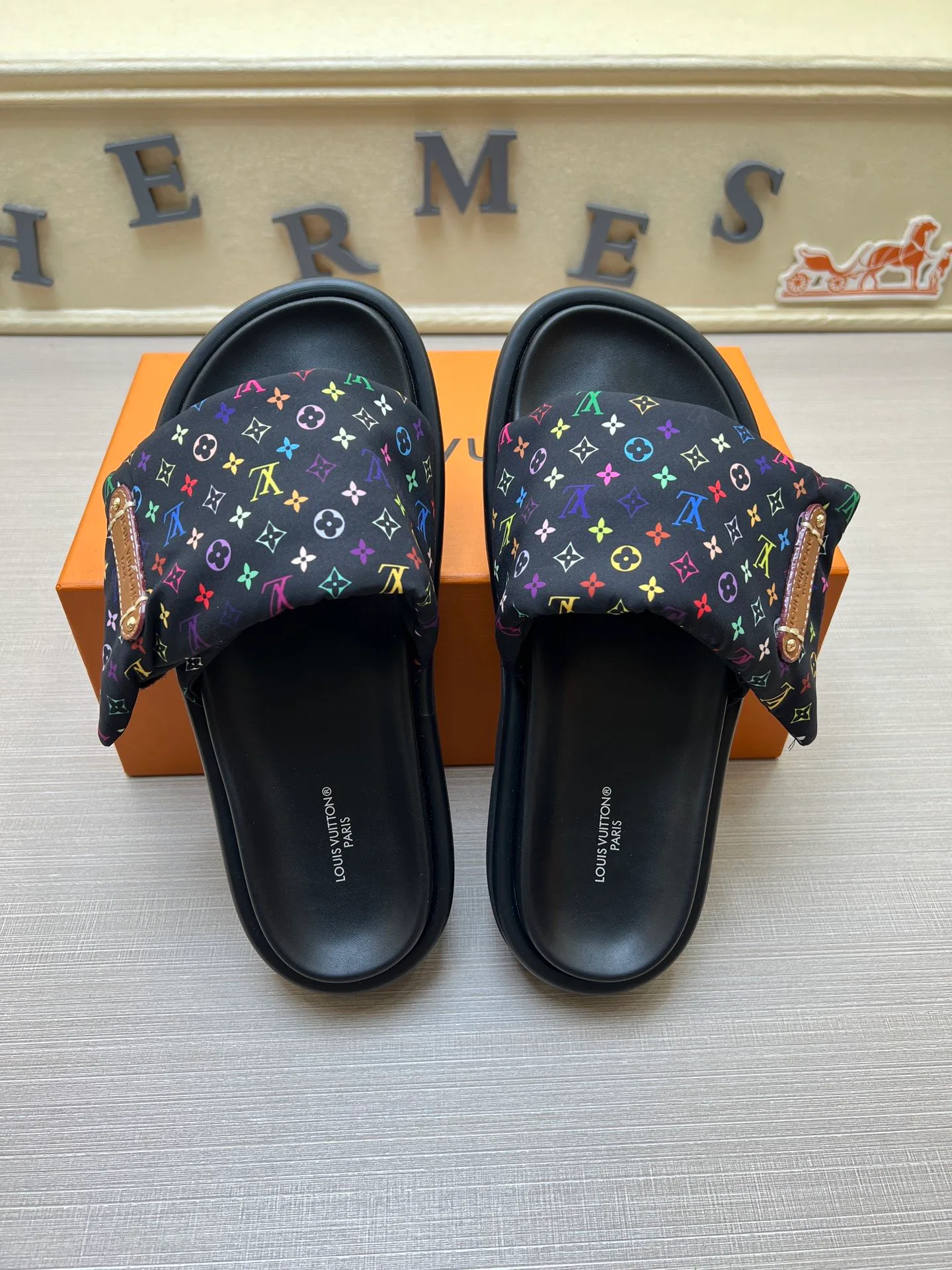 Шлепанцы Женские Louis Vuitton 9801556