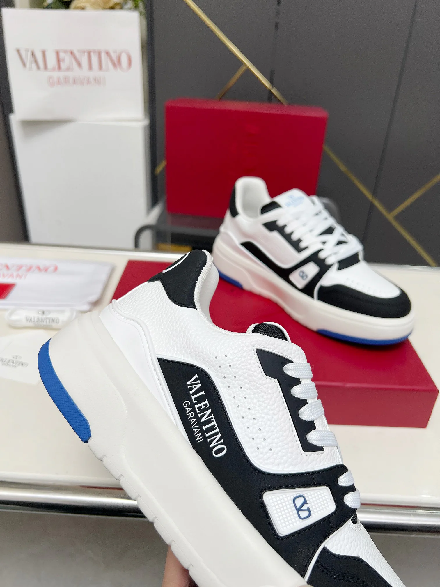 Кроссовки Женские Valentino 17518