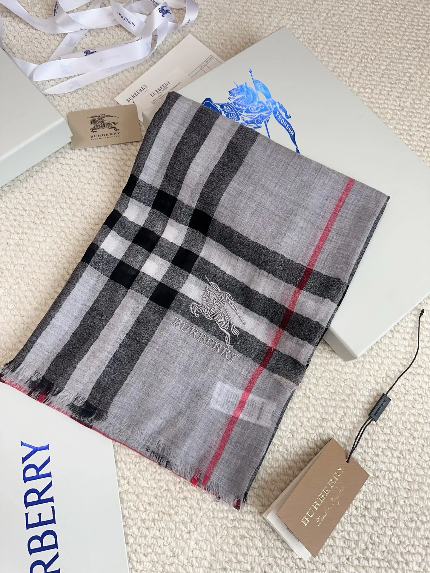 Шарфы Burberry 18476738
