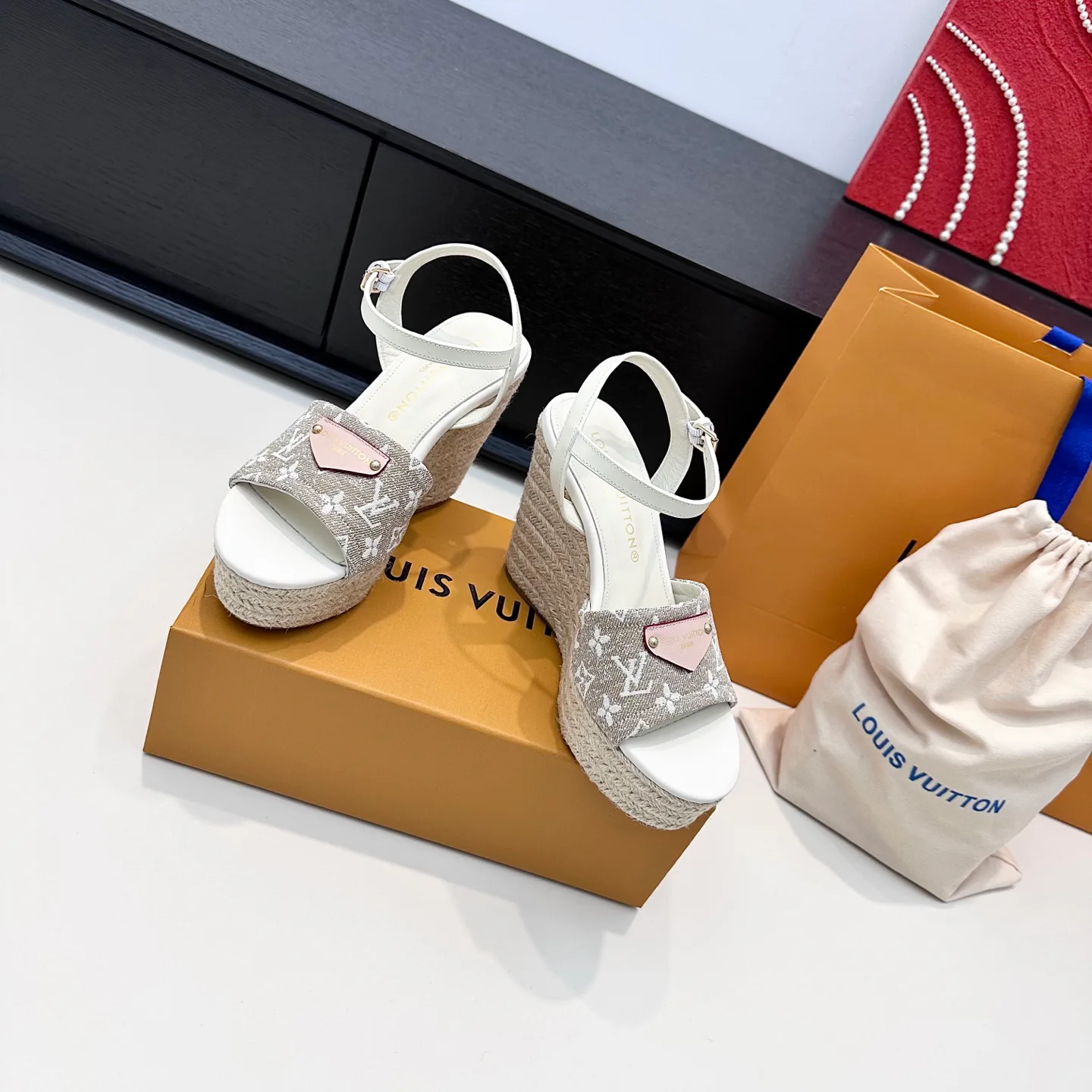 Босоножки Женские Louis Vuitton 11566072