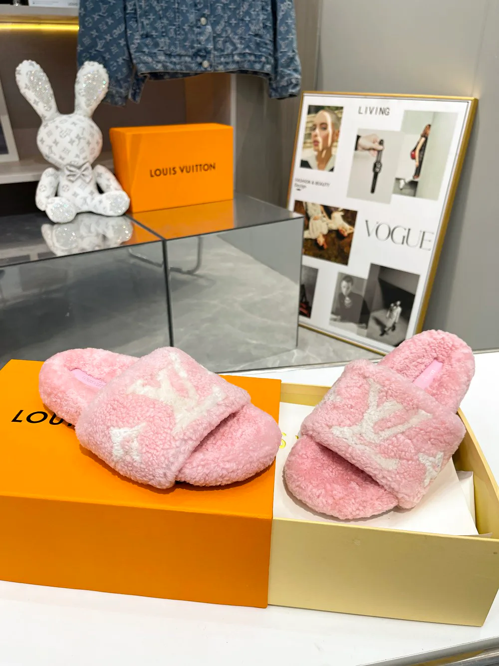 Тапочки Женские Louis Vuitton 18366837