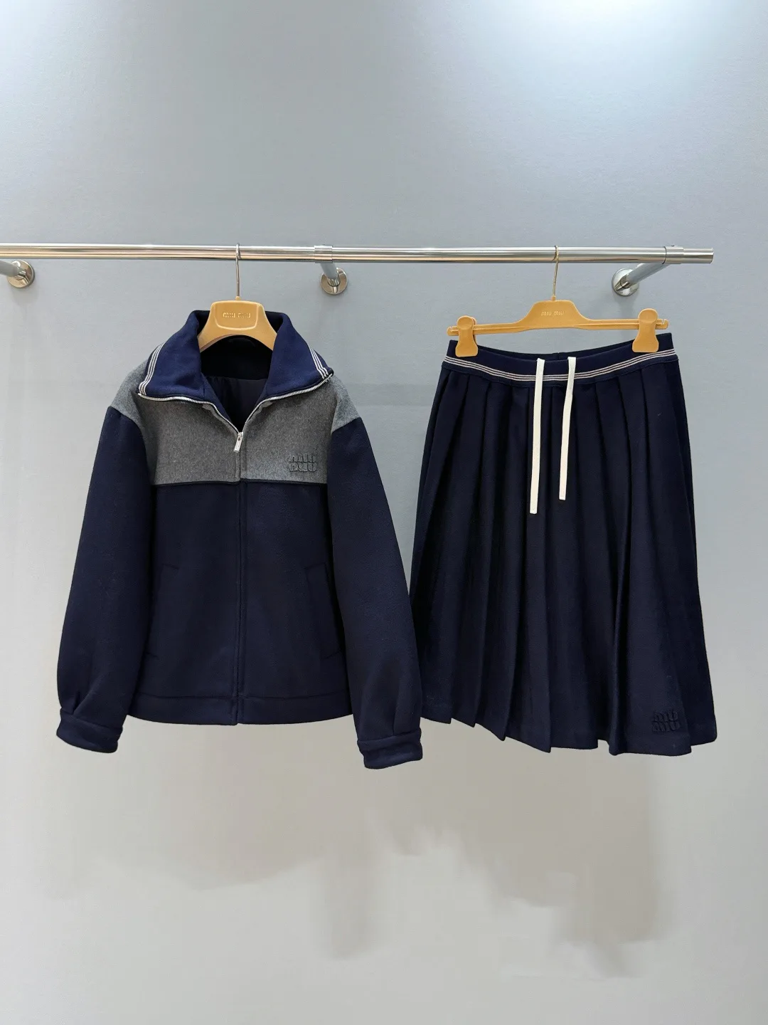 Куртки И Пуховики Женские Miu Miu 1222640