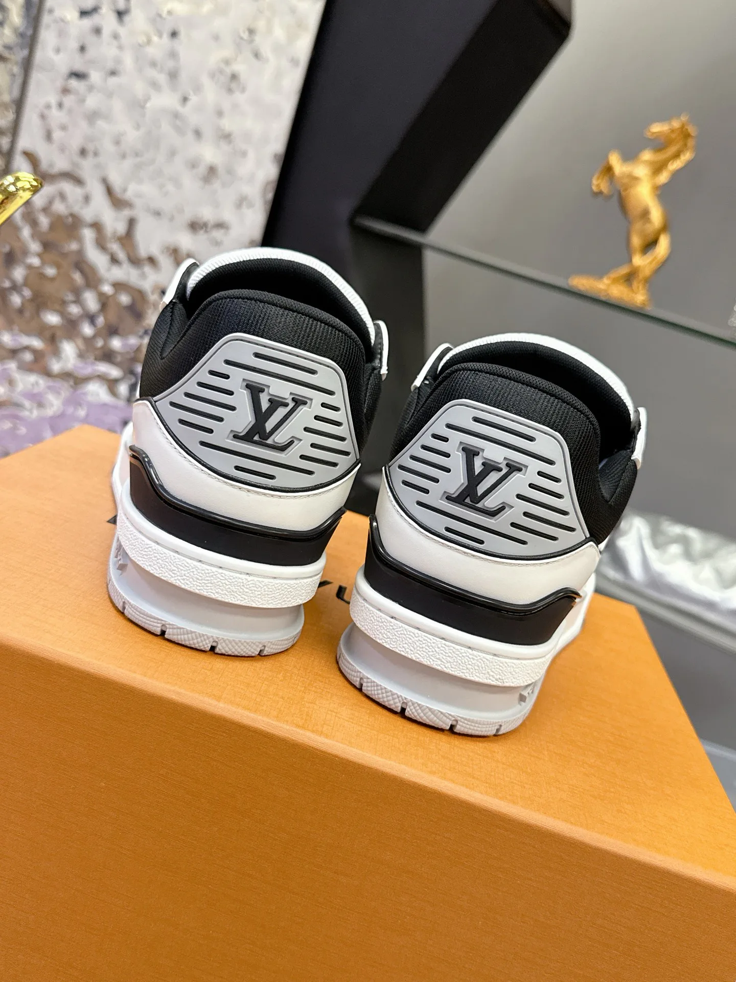 Кроссовки Мужские Louis Vuitton 840306