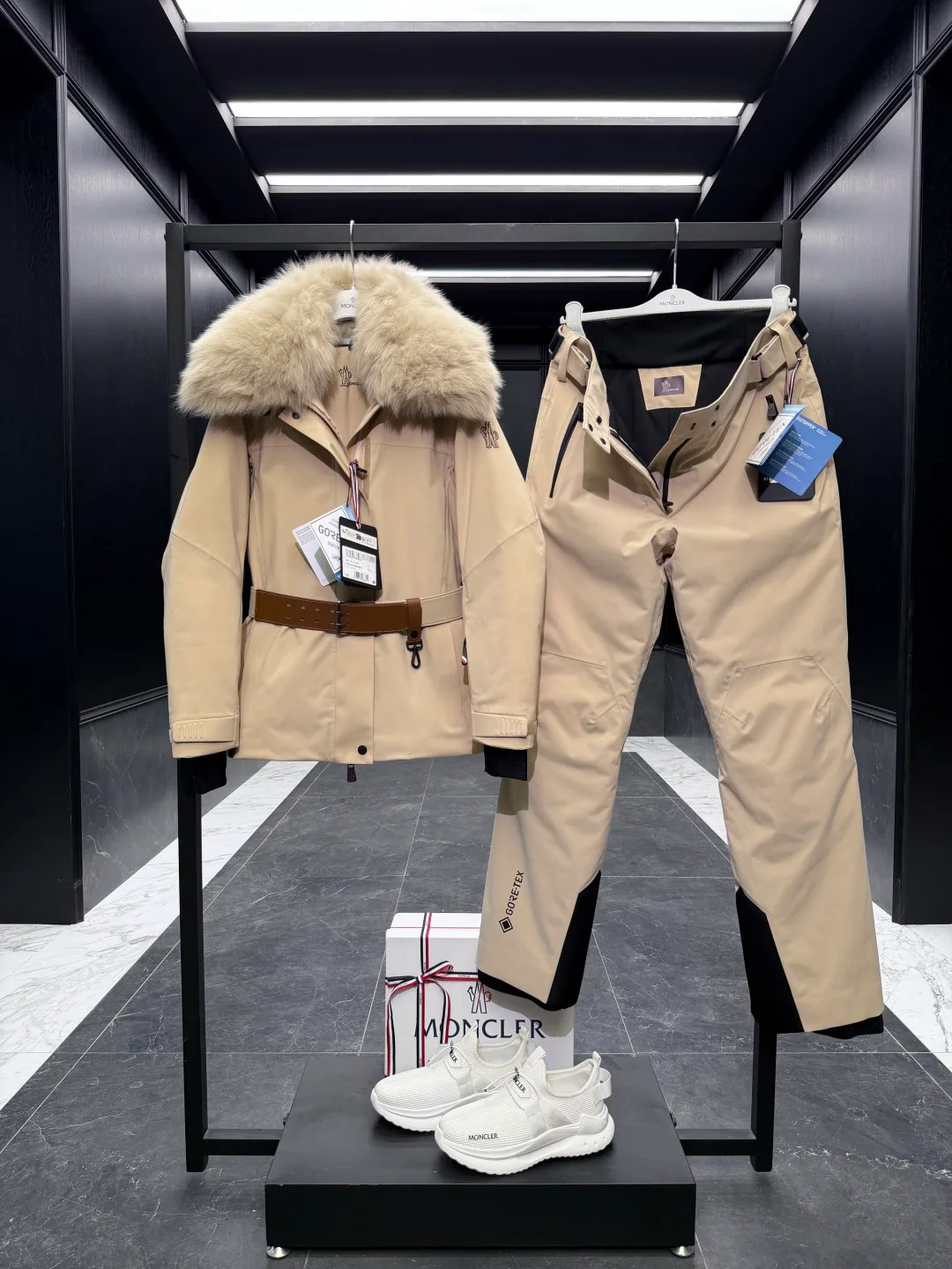 Куртки И Пуховики Женские Moncler 18725273