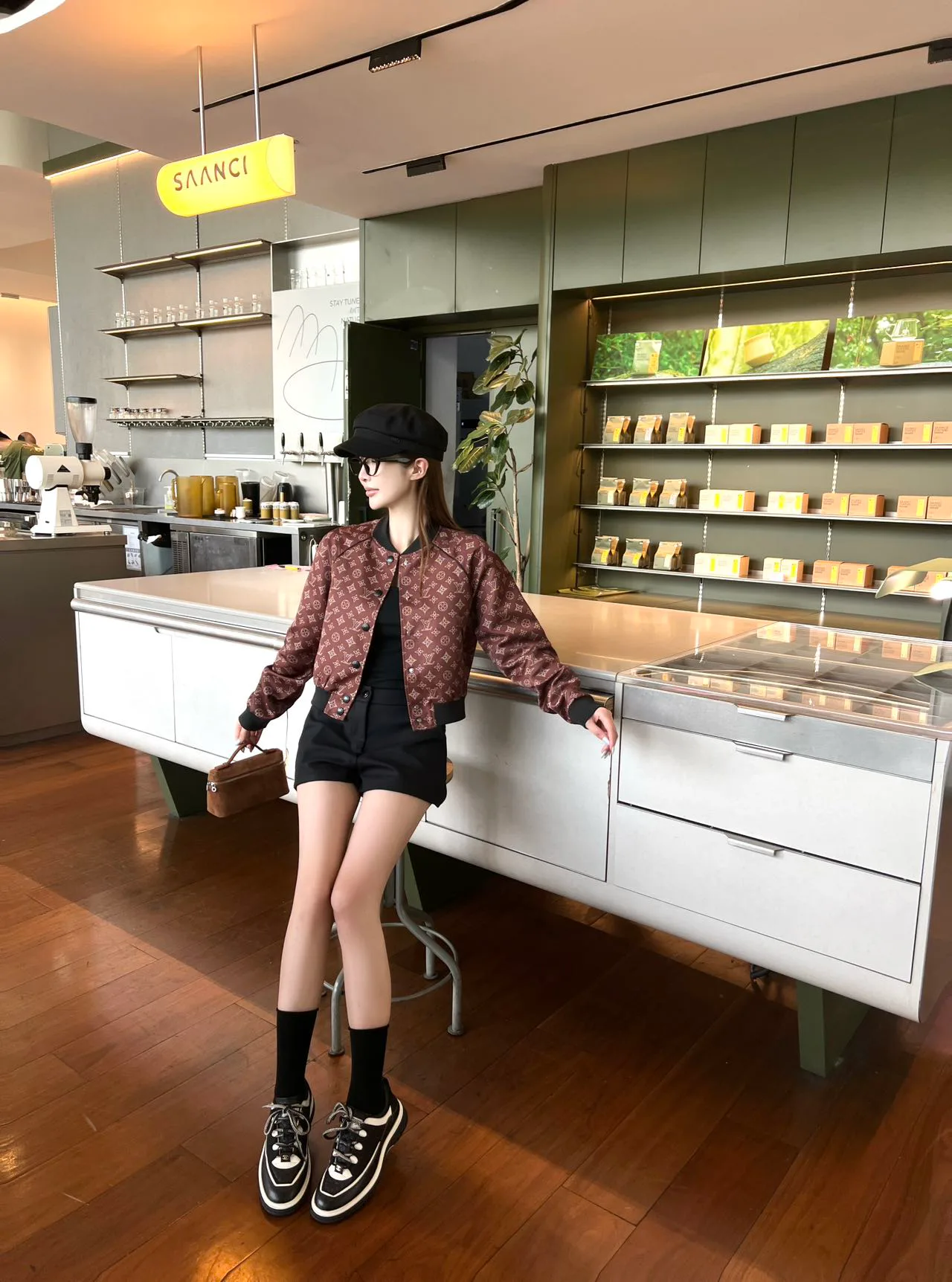 Куртки И Пуховики Женские Louis Vuitton 18348137