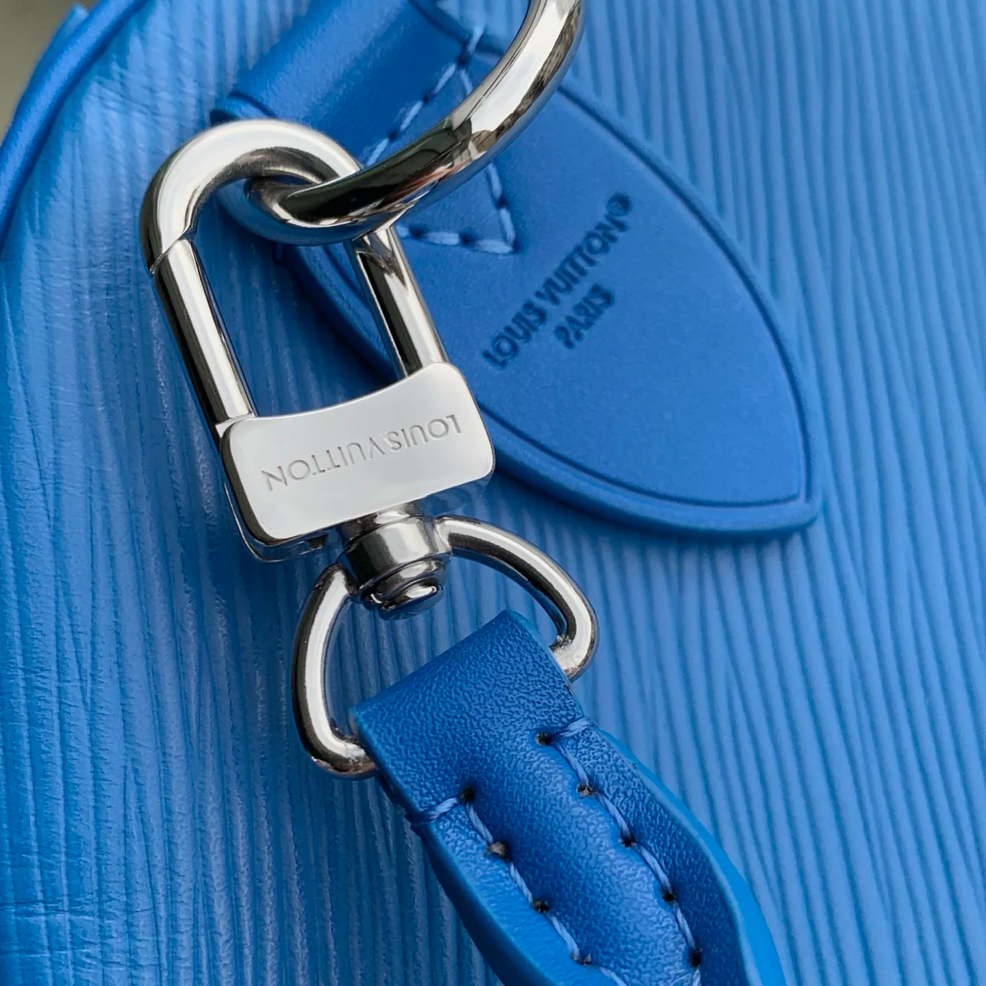 Классические Сумки Женские Louis Vuitton 18147549