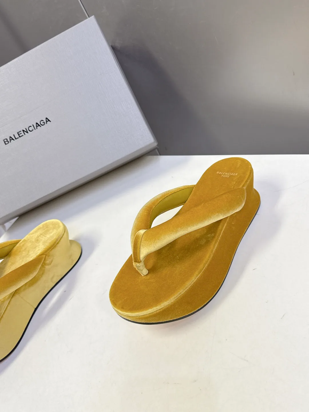 Шлепанцы Женские Balenciaga 14709508