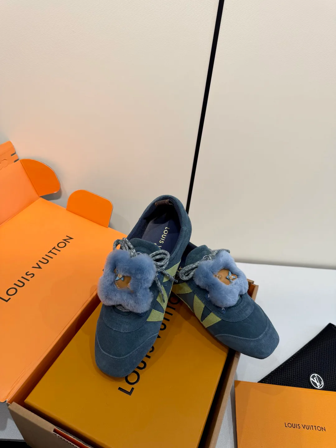 Кроссовки Женские Louis Vuitton 735155
