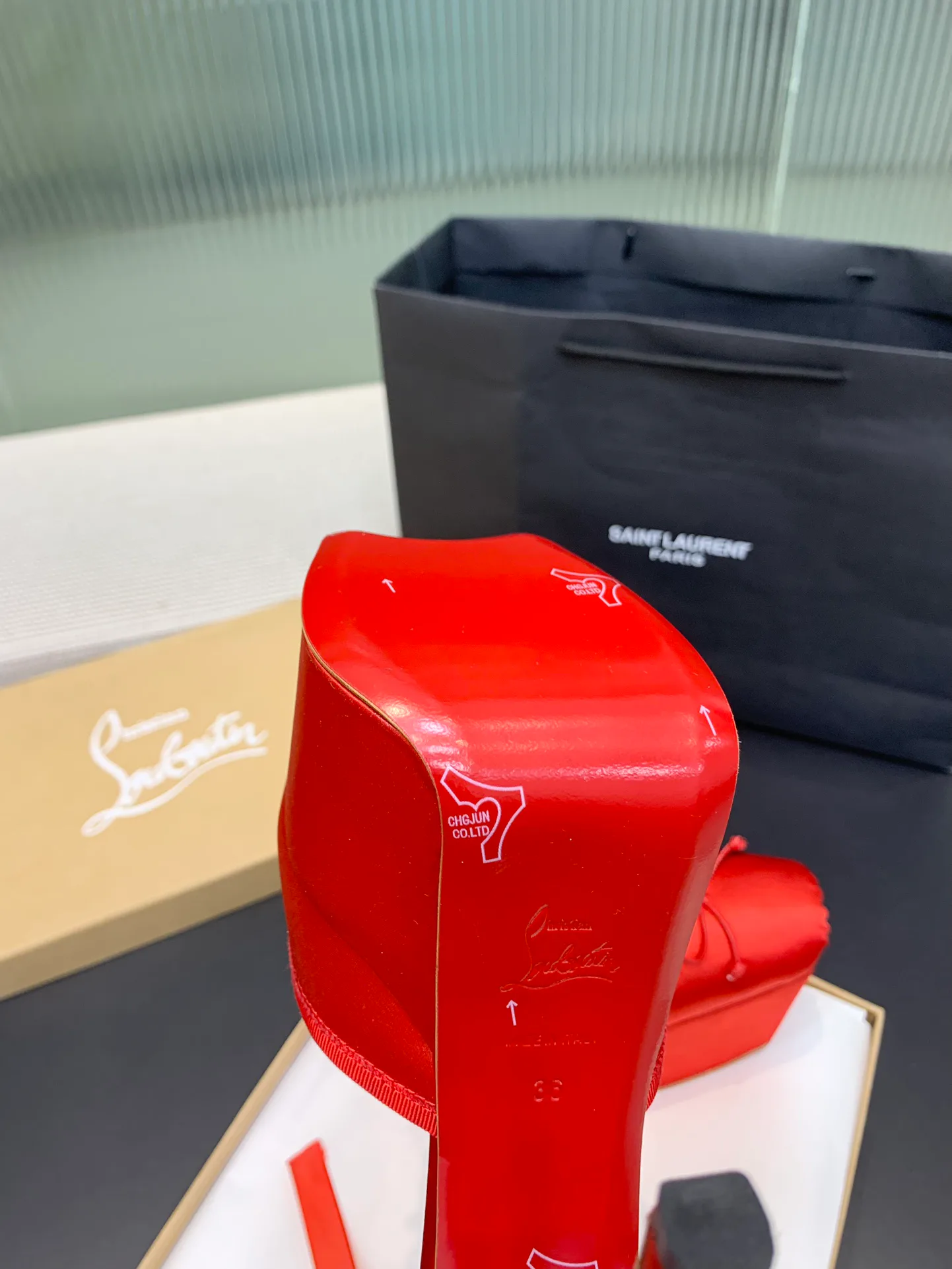 Босоножки Женские Christian Louboutin 17134