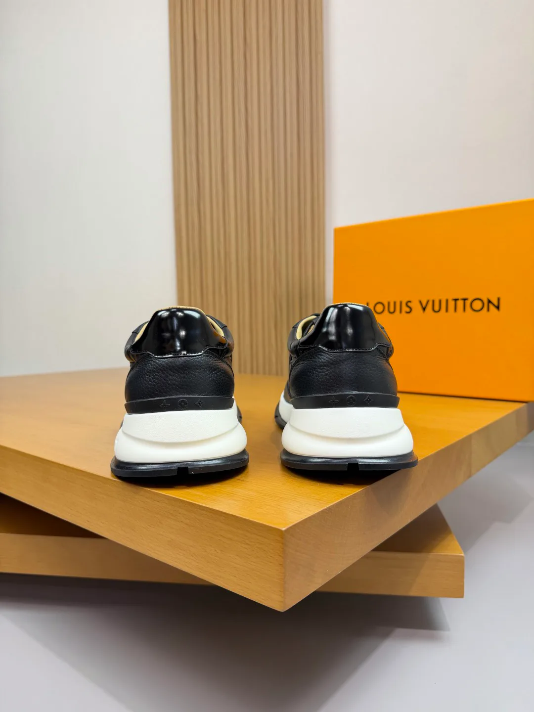 Кроссовки Женские Louis Vuitton 1628756