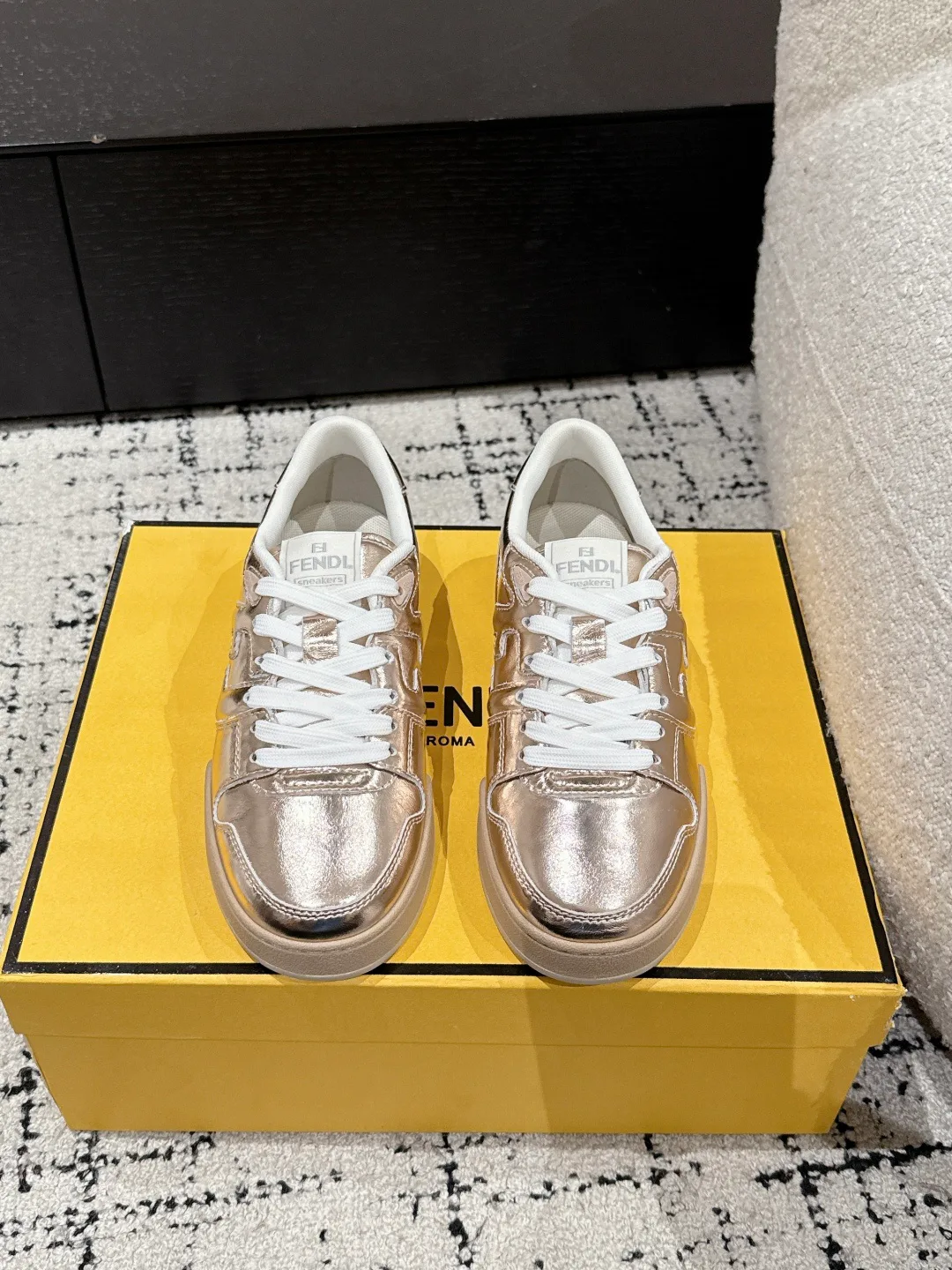 Кроссовки Женские Fendi 11567553