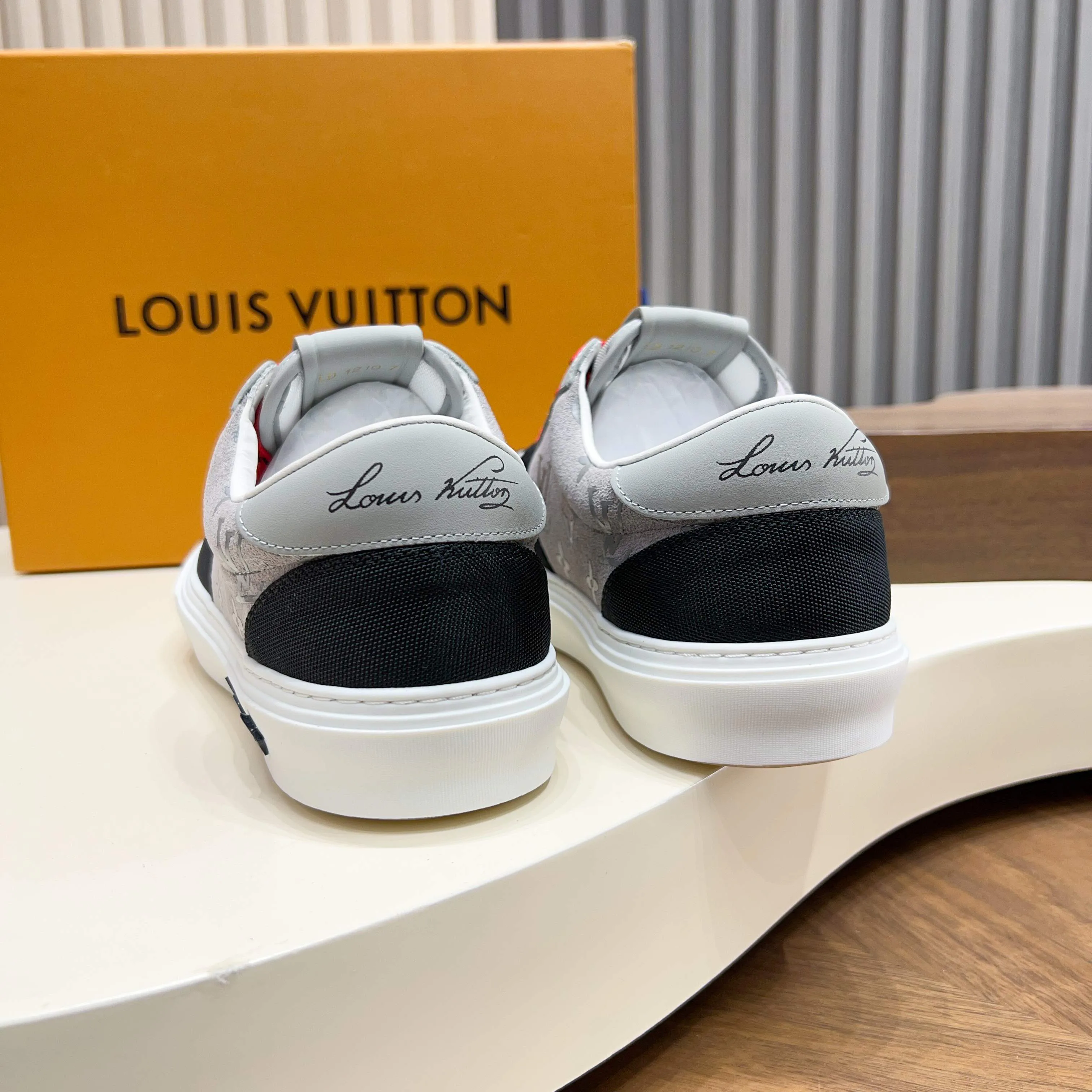 Кроссовки Мужские Louis Vuitton 18117094