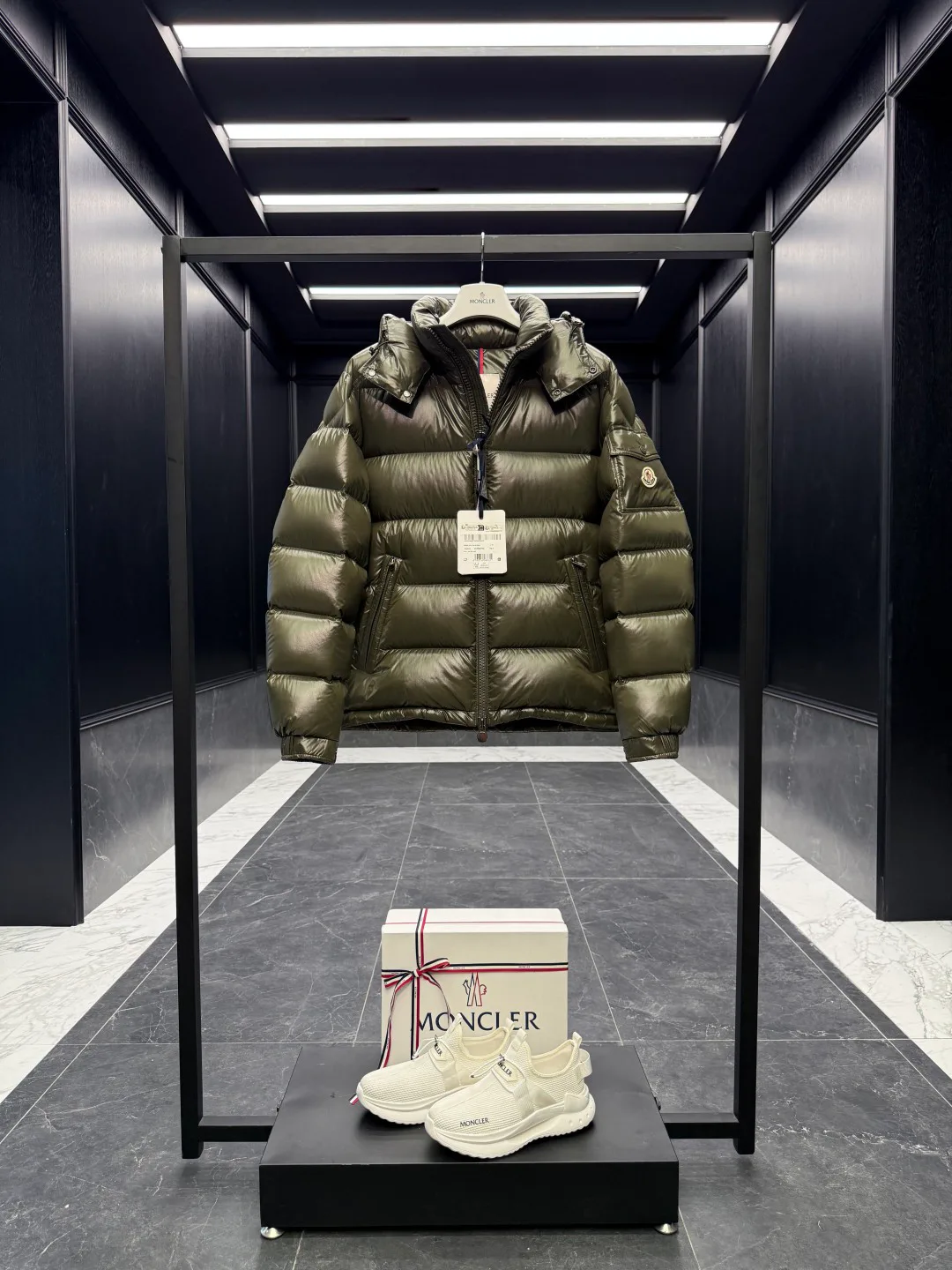 Куртки И Пуховики Женские Moncler 1694334